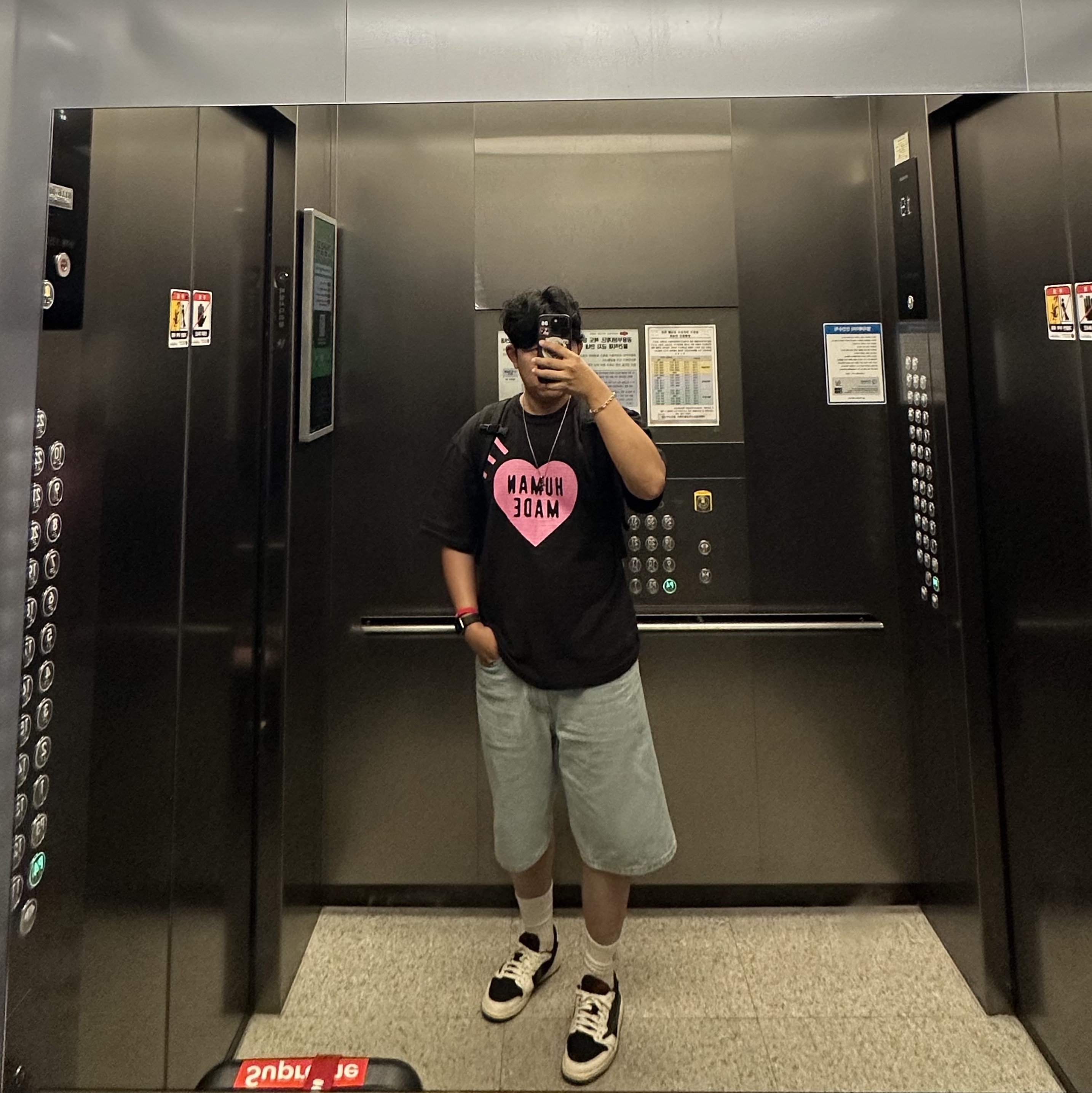 Human Made Heart T-Shirt Black Pink - Harajuku Store Exclusive, (W) Jordan 1 x Travis Scott Retro Low OG SP Medium Olive 착용 스타일