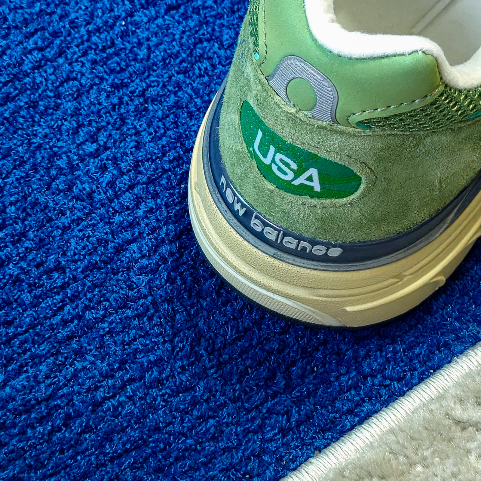 New Balance 993 Made in USA Chive Sea Salt 착용 스타일 - 3