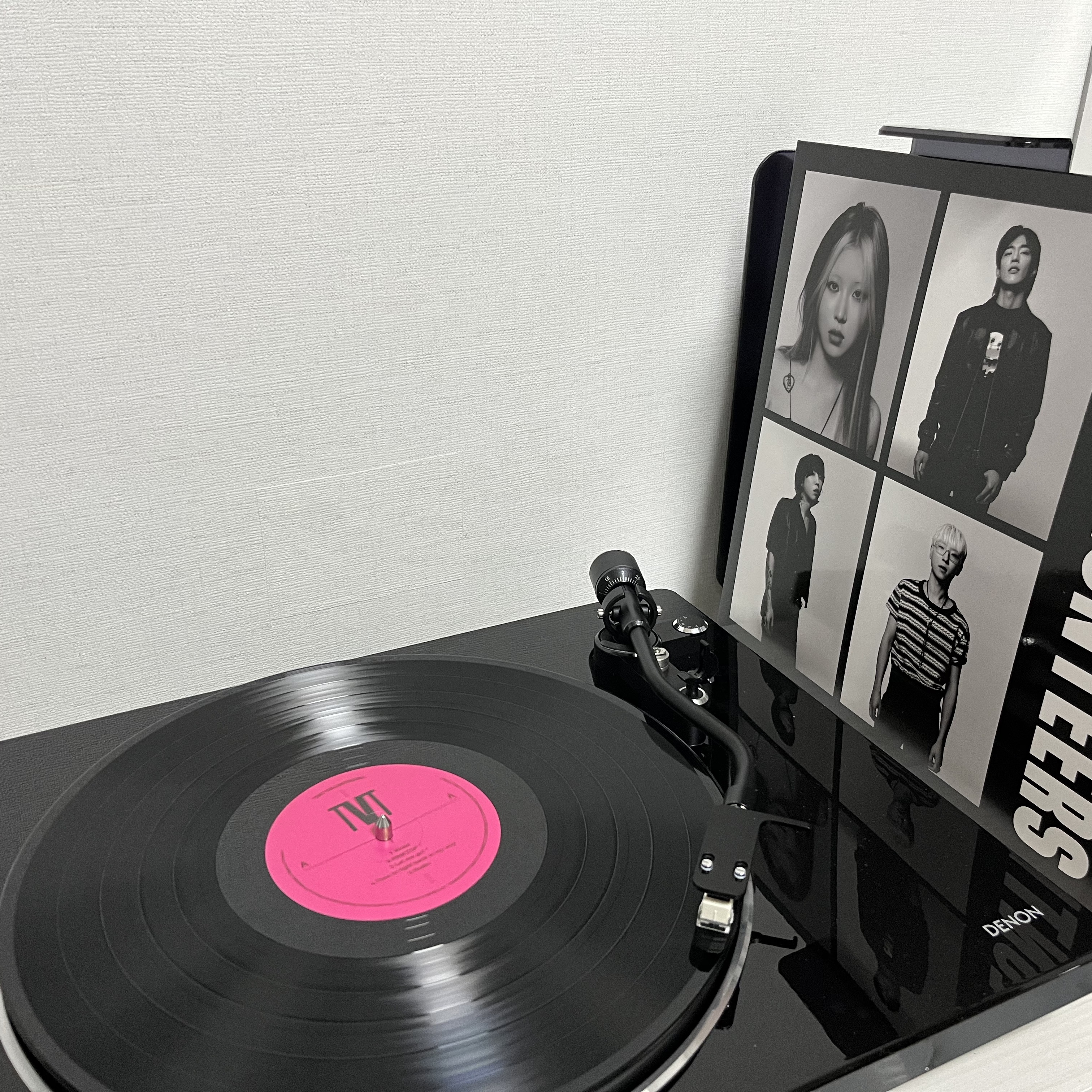 The Volunteers 1st Album LP Black Vinyl, Denon DP-400 Hi-Fi Speed Auto Sensor Turntable Black (Korean Ver.) 착용 스타일