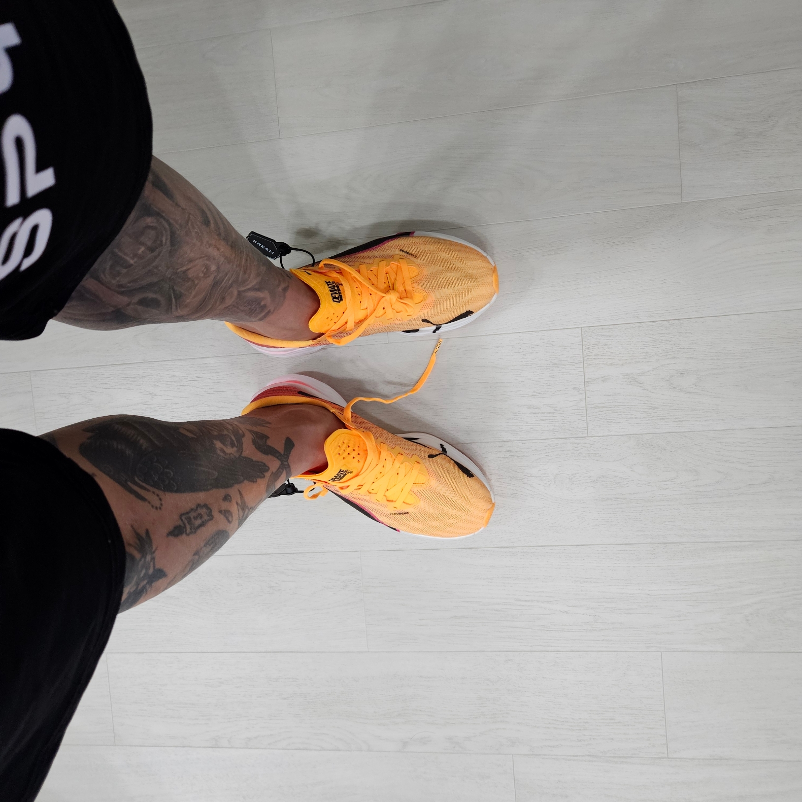 Puma Deviate Nitro Elite 3 Fire Sun Stream Sunset Glow 착용 스타일 - 3