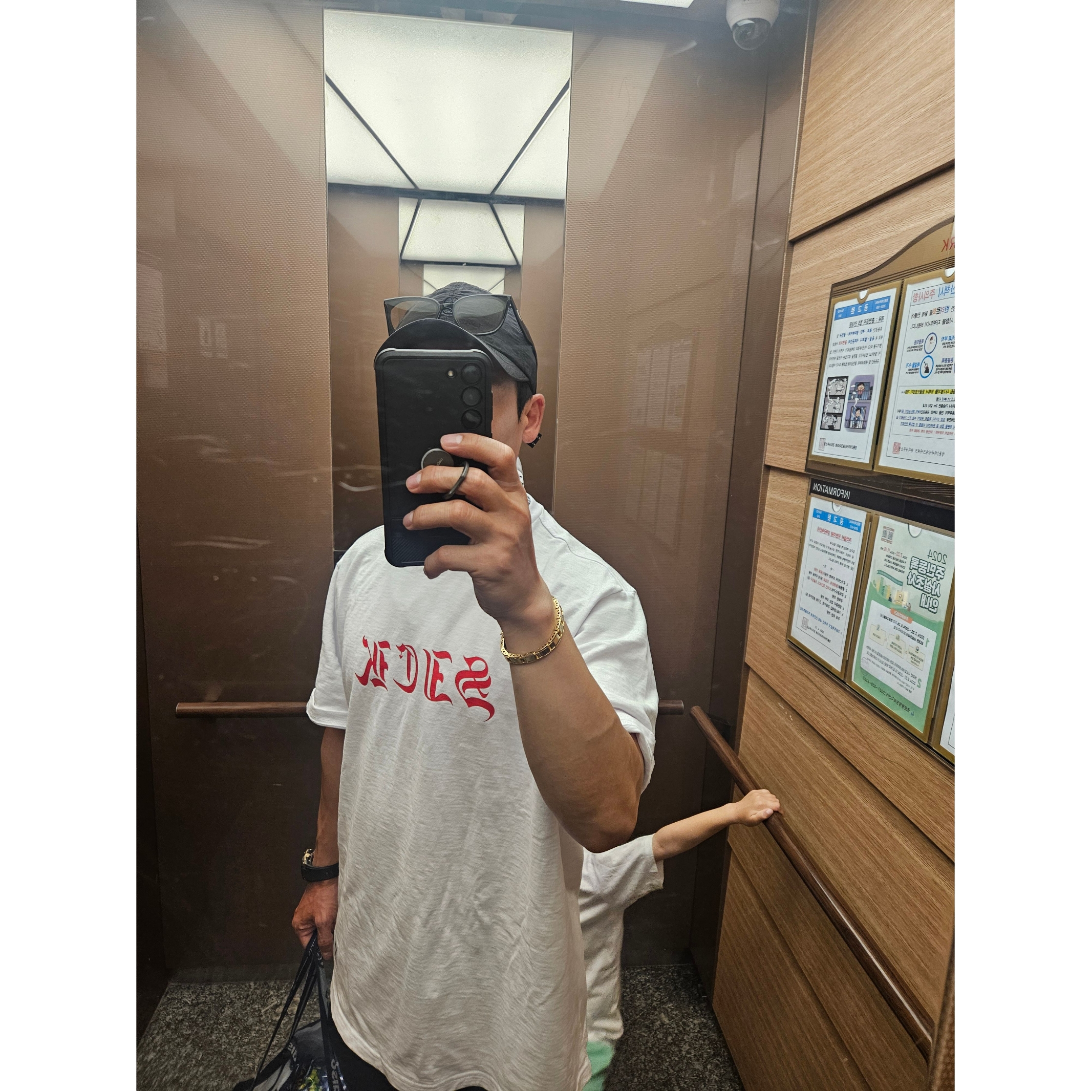 Supreme Sick S/S Top White - 24SS, Stone Island B0943 Nylon Metal Swimming Trunk Black - 24SS 착용 스타일