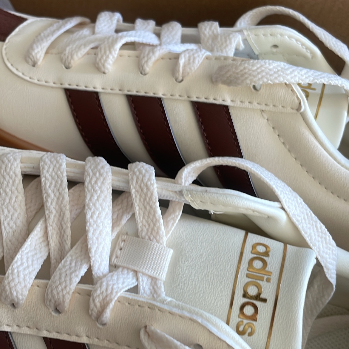 Adidas VL Court 2.0 Cream Brown 착용 스타일
