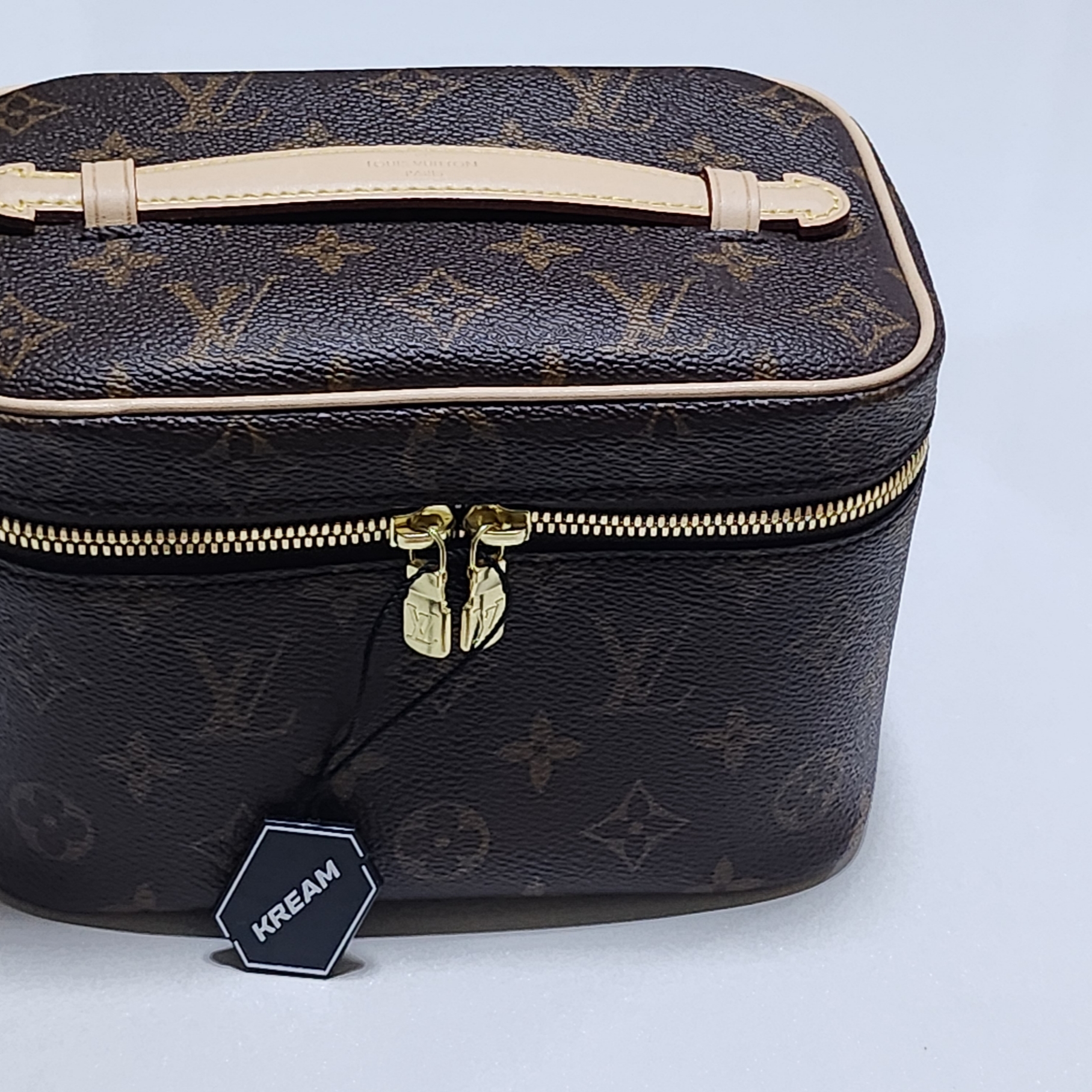 Louis Vuitton Nice Mini Toiletry Pouch Monogram 착용 스타일 - 2