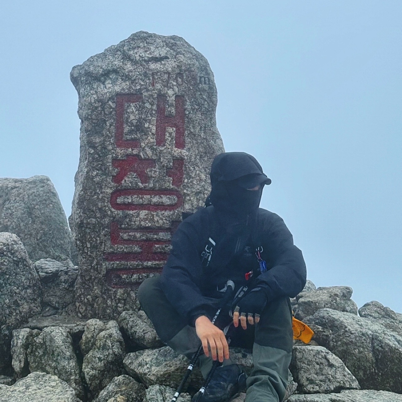 Arc'teryx Beta Jacket Black 착용 스타일