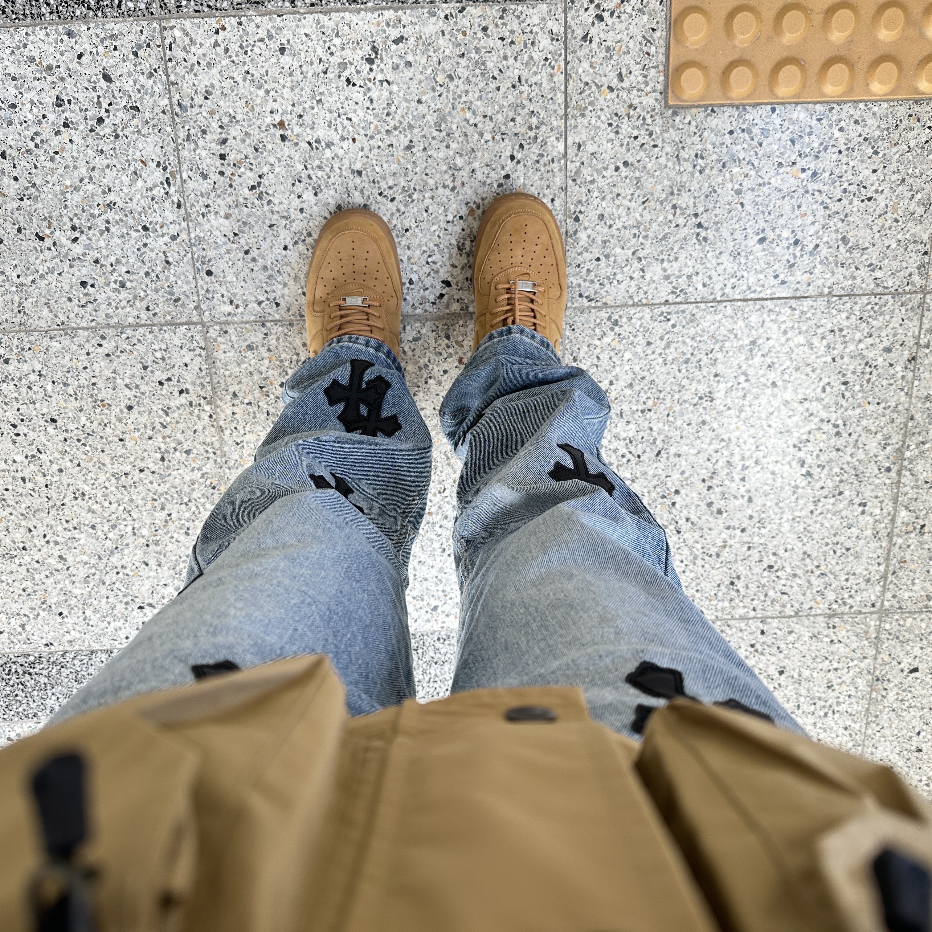 Nike x Supreme Air Force 1 Low Flax 착용 스타일