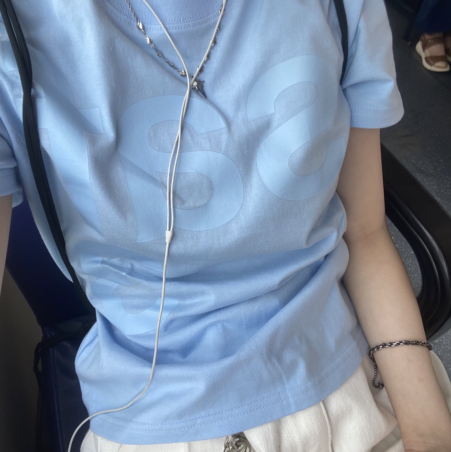 [KREAM 단독] Safarispot 1/2 Basic Safari T-Shirt Sky 착용 스타일