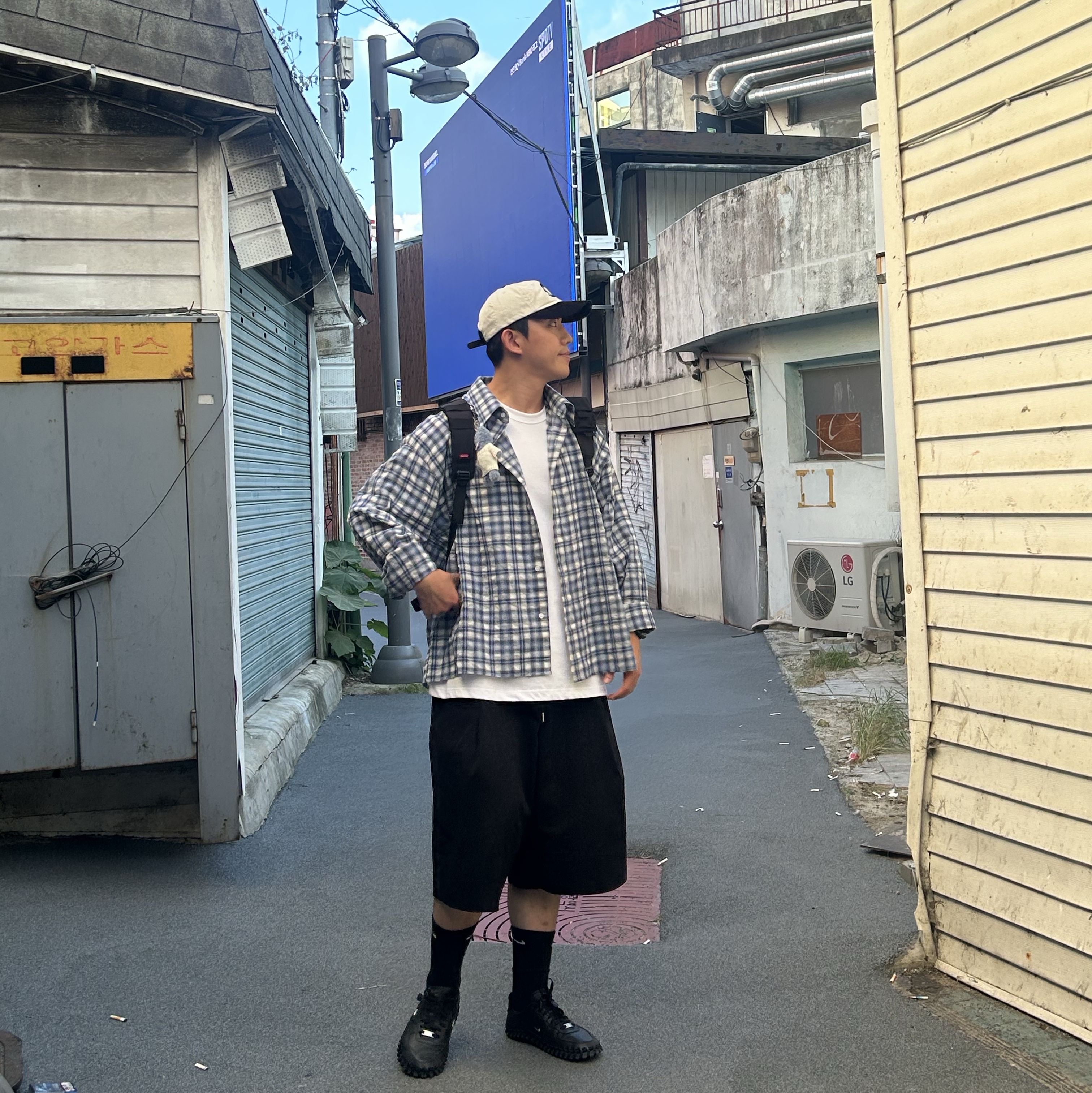 Supreme 2-Tone S Logo 6-Panel Stone - 24SS, Nike x Jacquemus J Force 1 Low LX SP Black 착용 스타일 - 1