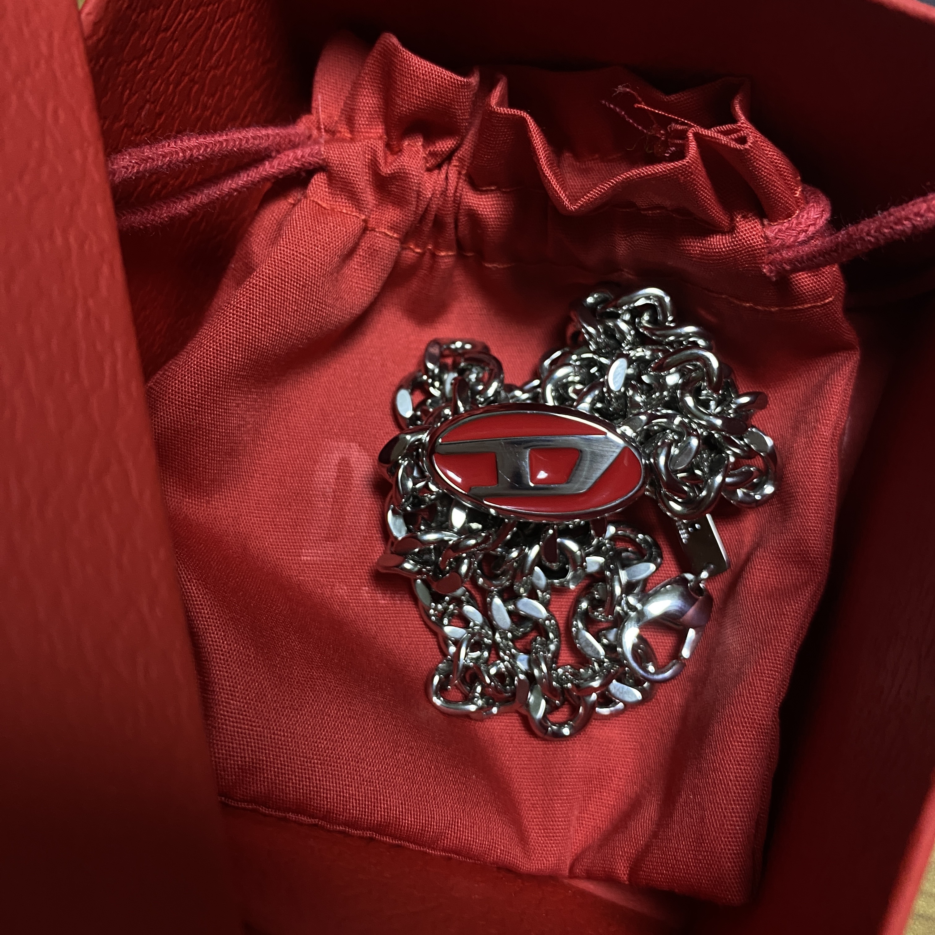 Diesel Dx1446 Red Enamel Stainless Steel Chain Necklace Silver 착용 스타일