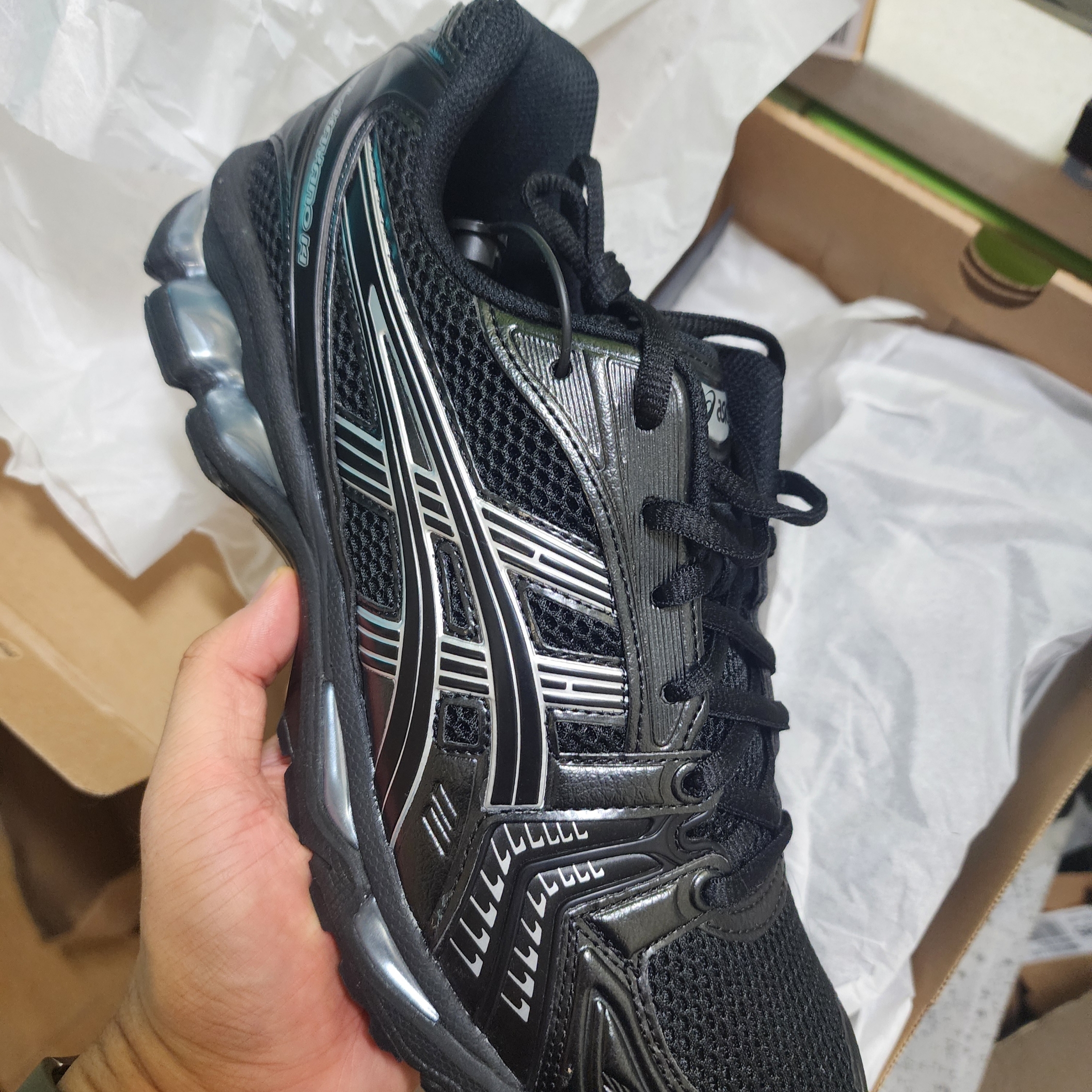 Asics Gel-Kayano 14 Black Pure Silver 착용 스타일