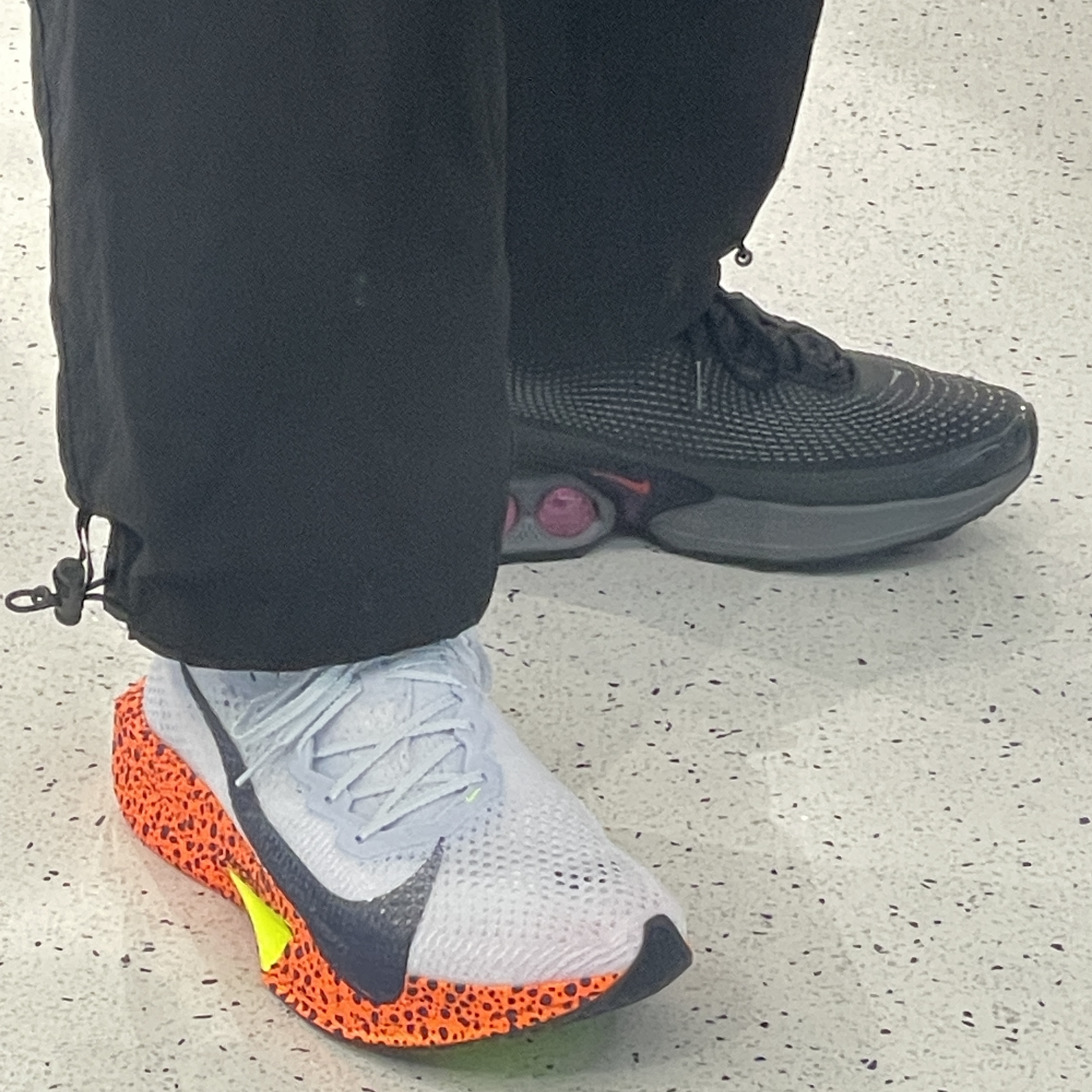 Nike ZoomX Vaporfly Next% 3 Electric, Nike Air Max Dn Black Light Crimson 착용 스타일