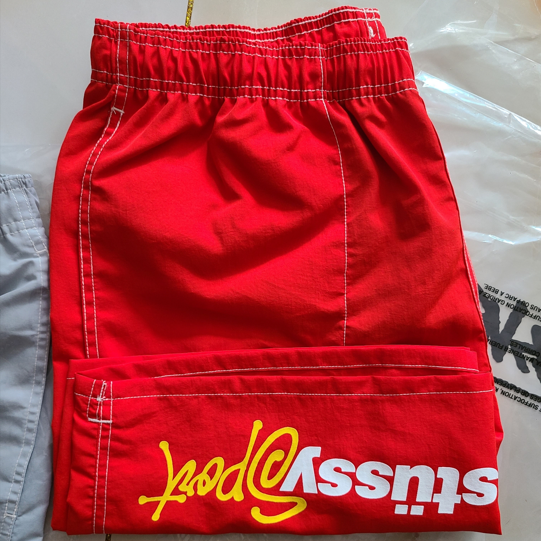 Stussy Sport Water Shorts Bright Red 착용 스타일 - 2