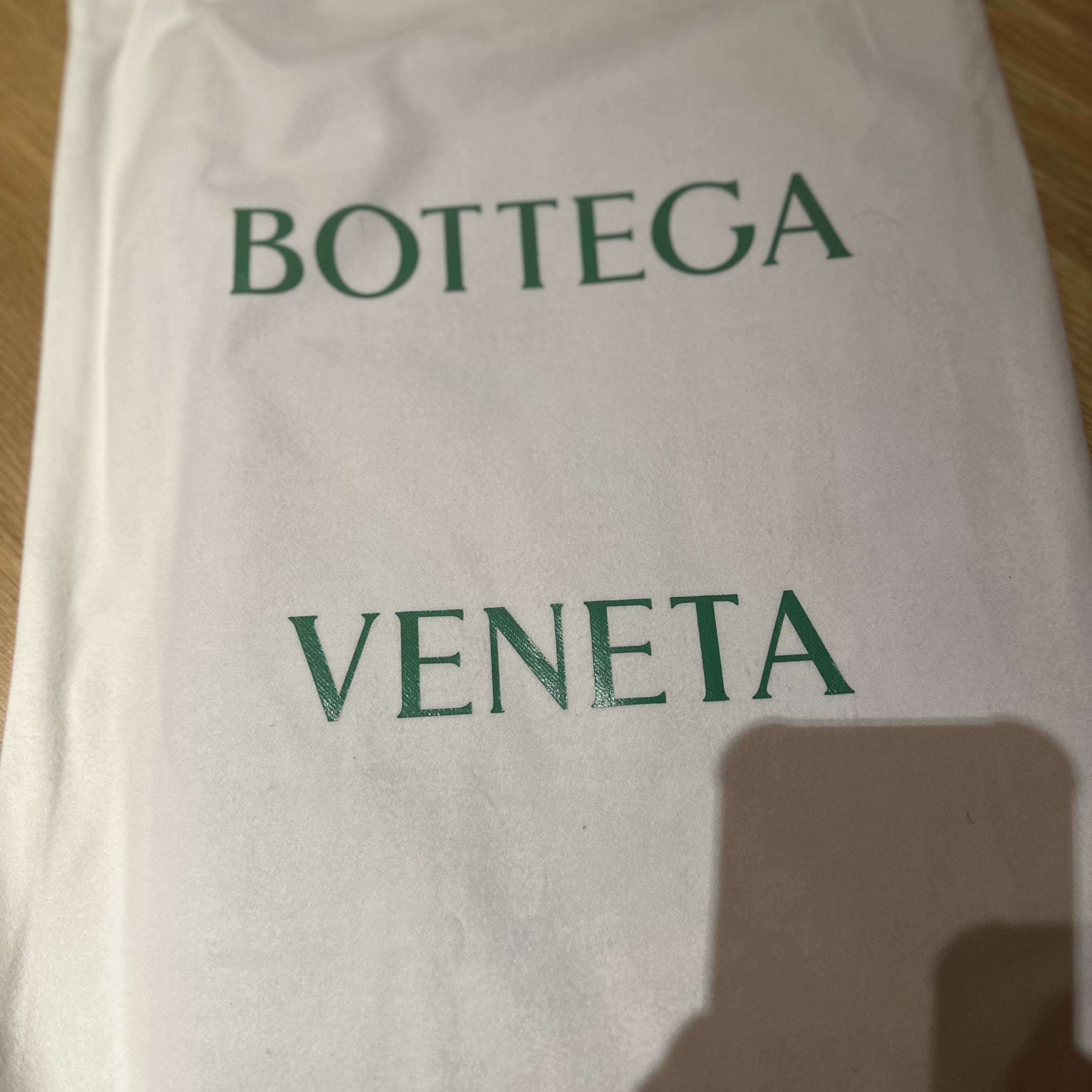 Bottega Veneta Pouch Black 착용 스타일 - 2