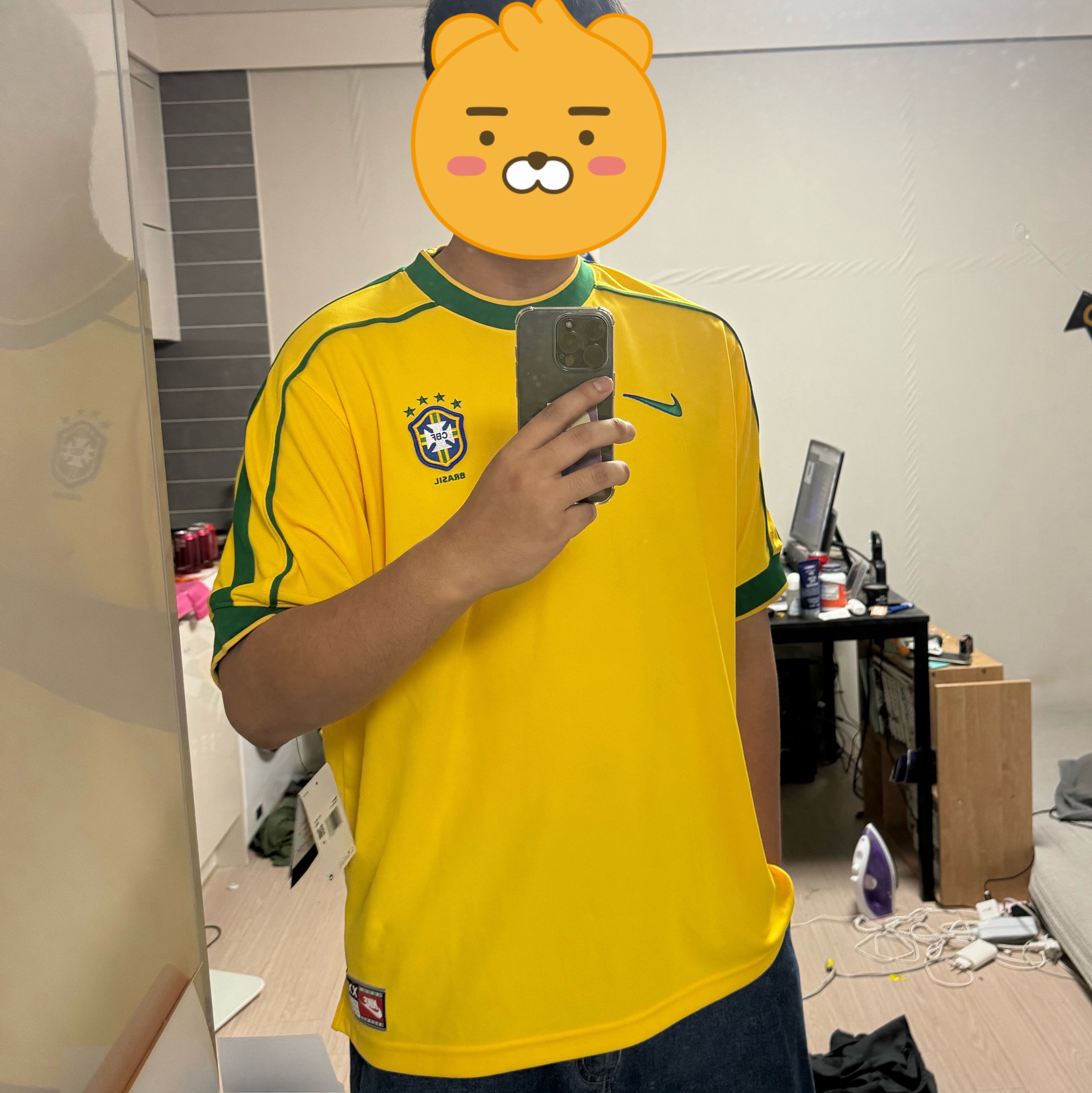 Nike Brazil 1998 Reissue Soccer Replica Jersey Varsity Maize (Non Marking Ver.) 착용 스타일