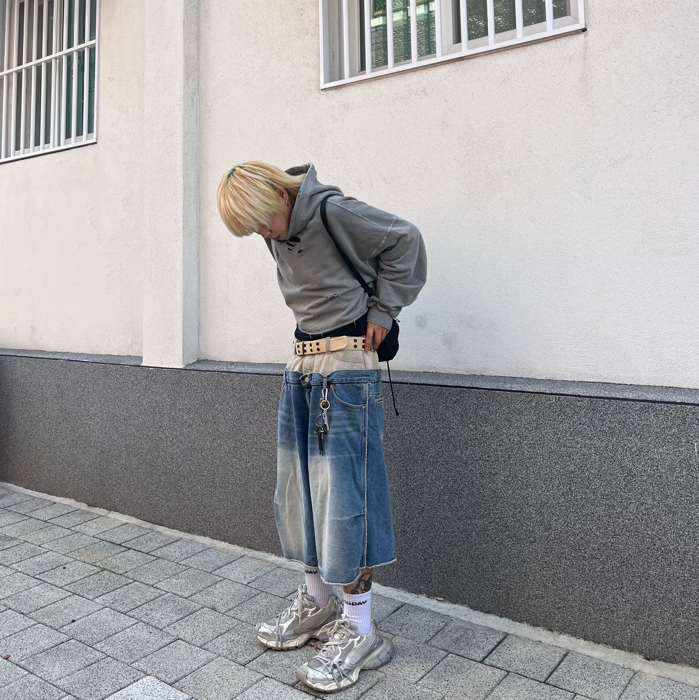 Balenciaga 3XL Sneakers Light Beige 착용 스타일 - 2