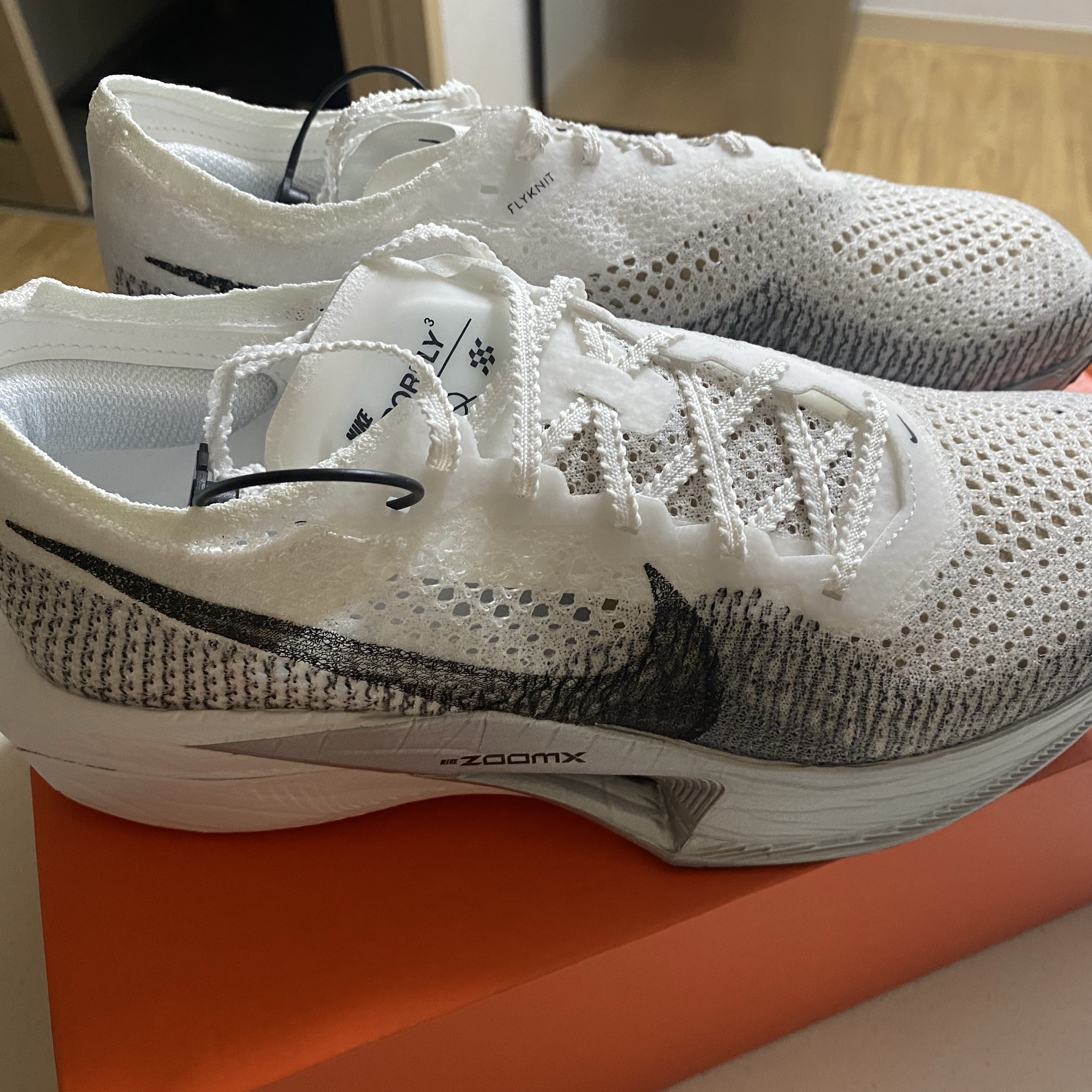 Nike ZoomX Vaporfly Next% 3 White Grey 착용 스타일