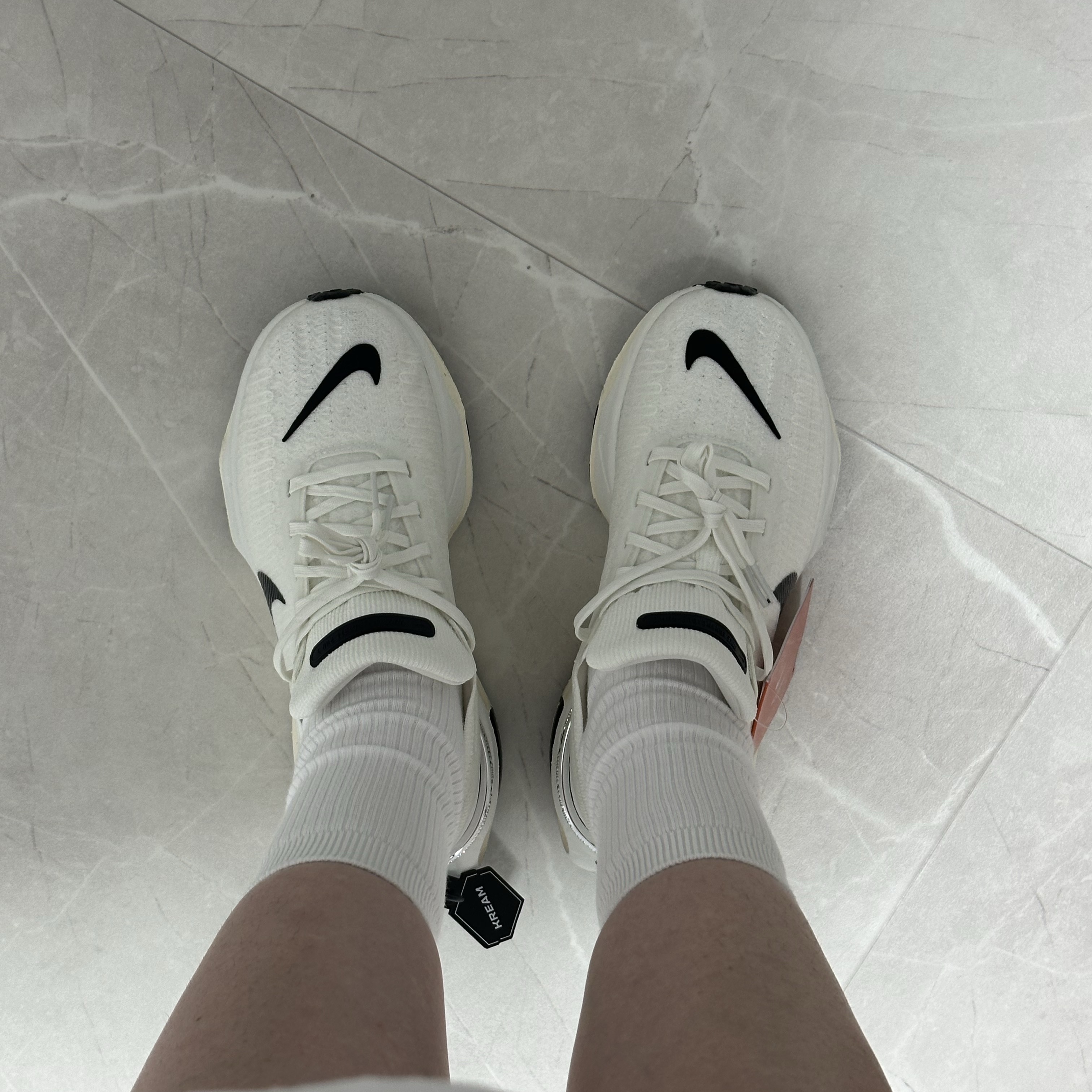 (W) Nike ZoomX Invincible Run Flyknit 3 Summit White Sail 착용 스타일 - 2