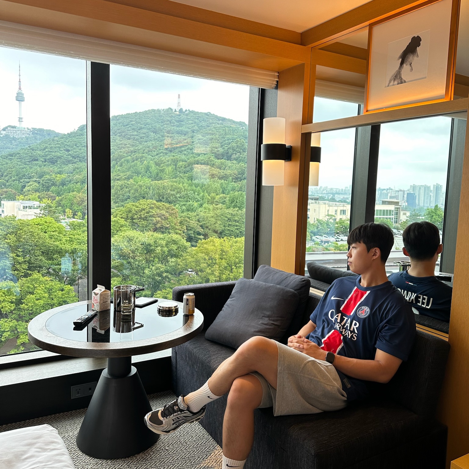 Asics Unlimited Gel-Kayano 14 Carrier Grey Black, Nike Paris Saint-Germain 2024/25 Dri-Fit Stadium Home Replica Jersey Midnight Navy (Non Marking Ver.) 착용 스타일 - 2