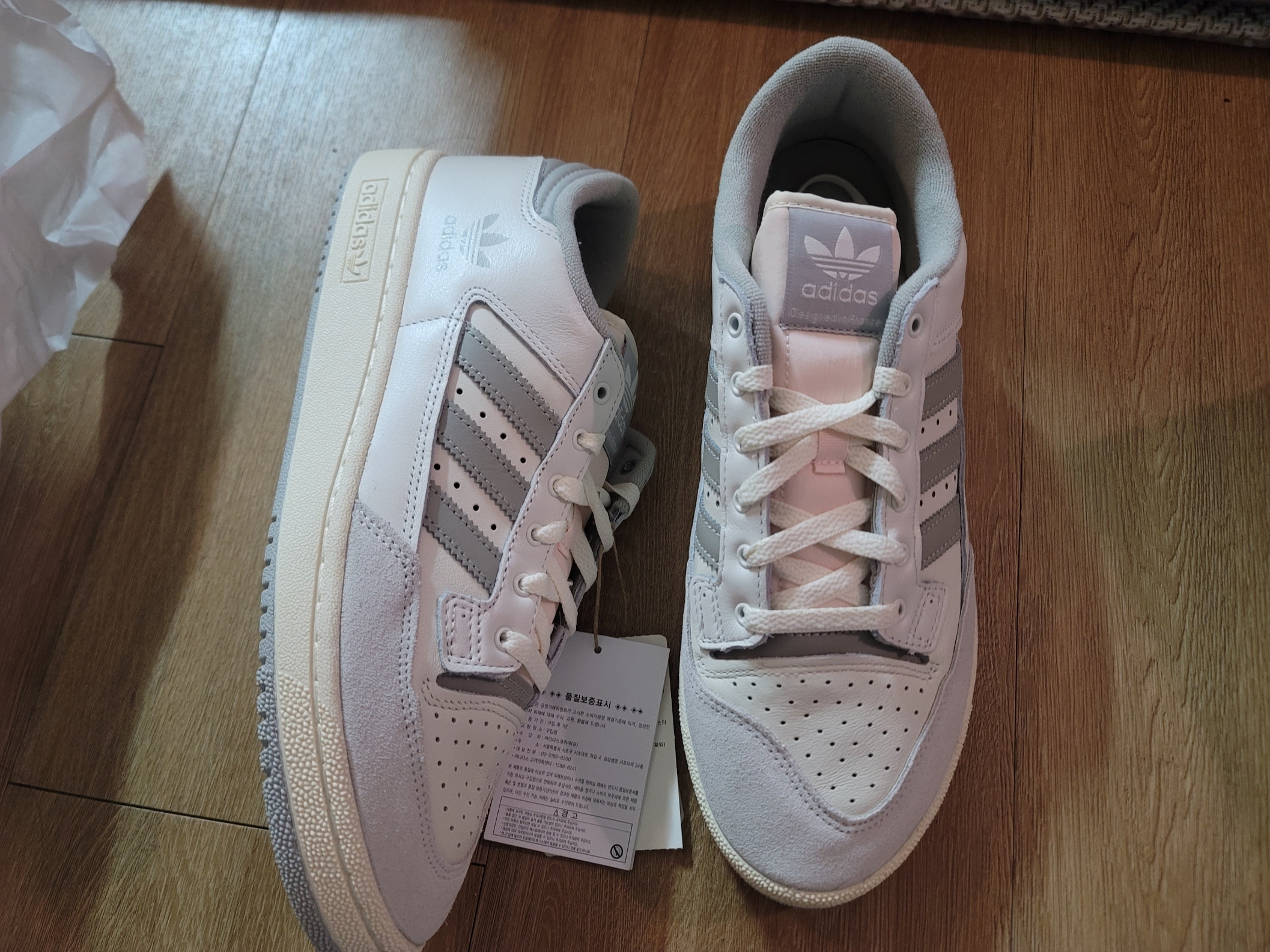 Adidas Centennial 85 Low Cloud White Metal Grey 착용 스타일