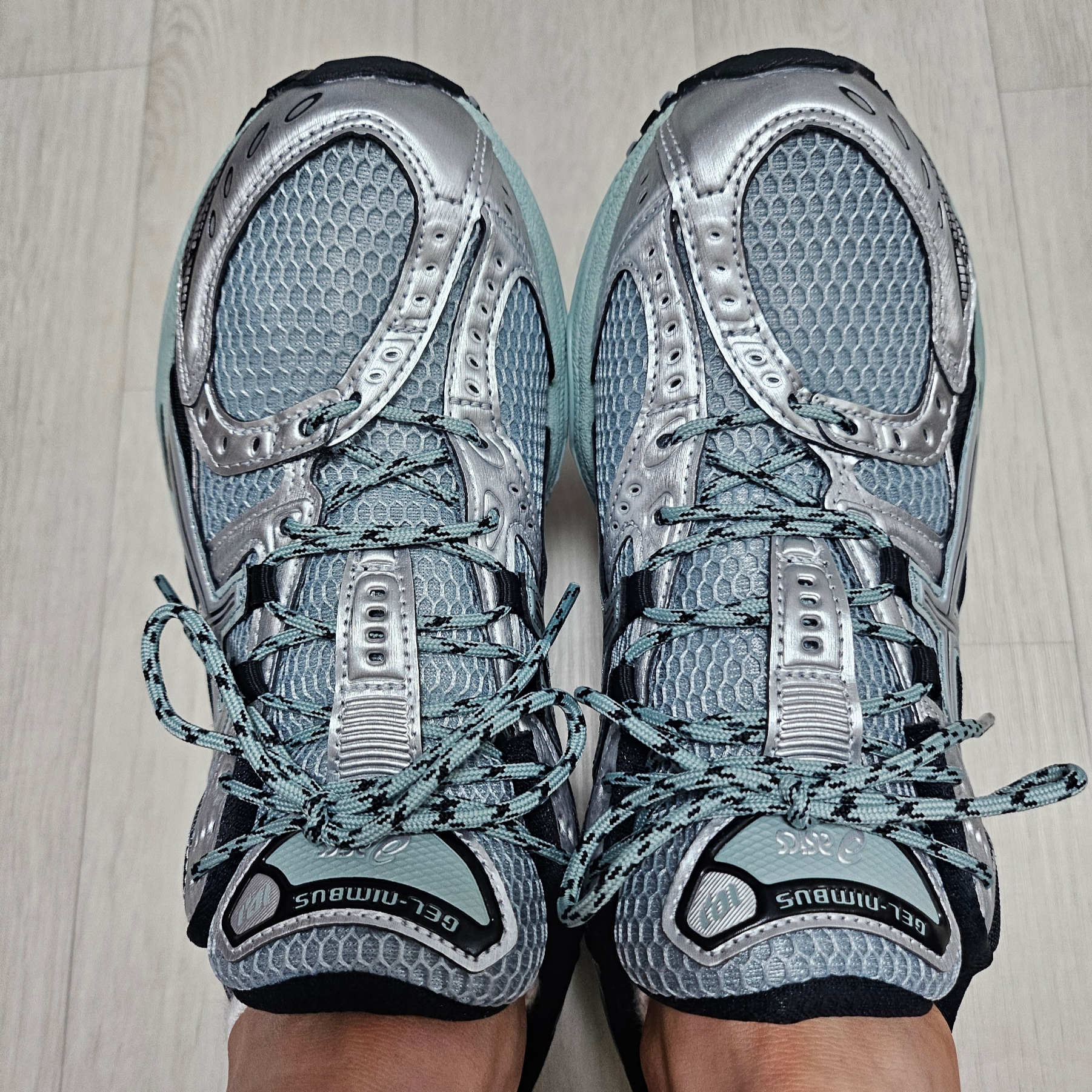 Asics Gel-Nimbus 10.1 Ocean Haze Pure Silver 착용 스타일
