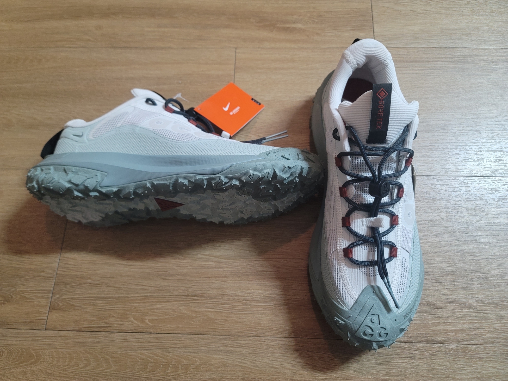 Nike ACG Mountain Fly 2 Low Gore-Tex Phantom Dark Smoke Grey 착용 스타일