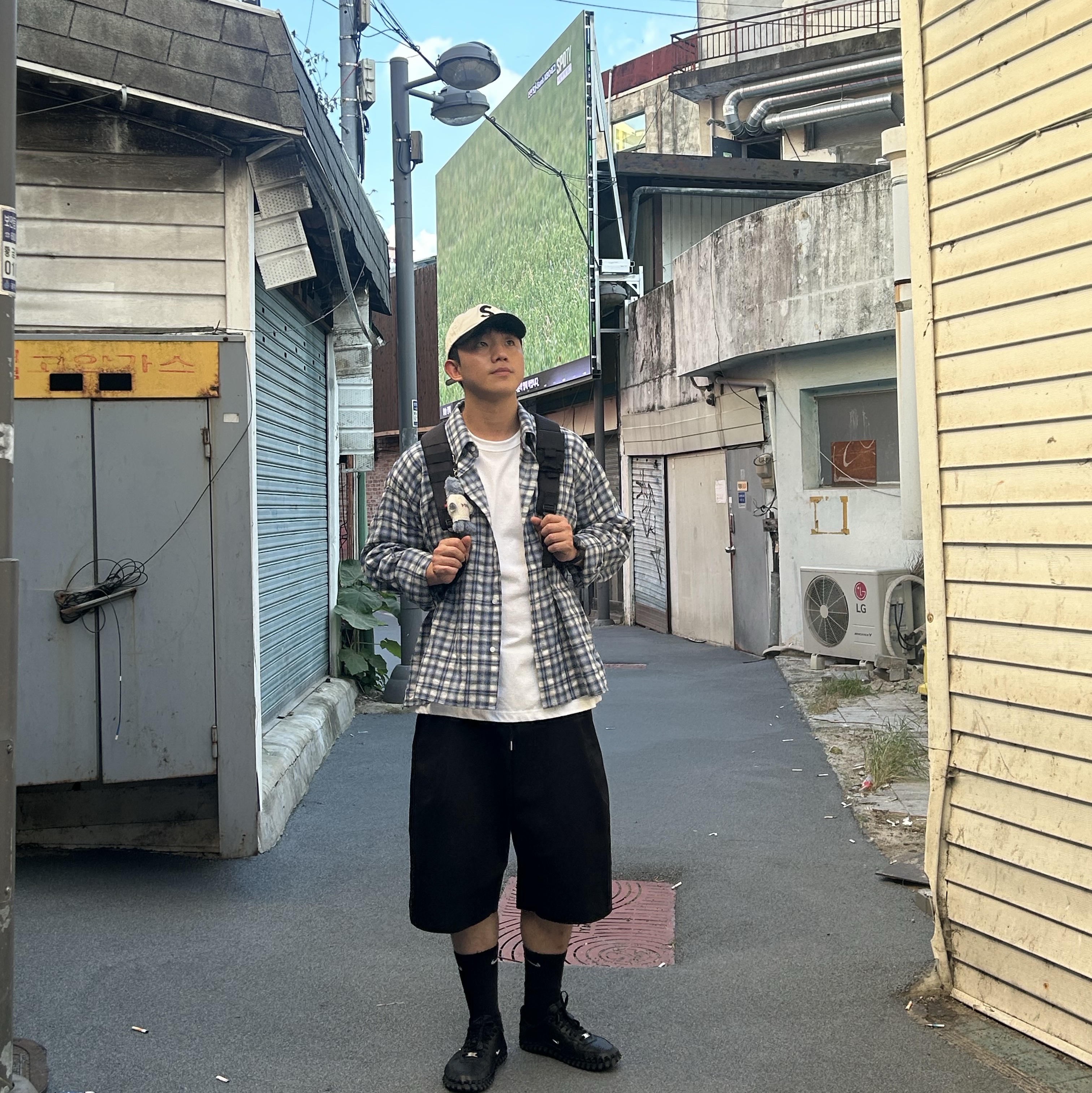 Supreme 2-Tone S Logo 6-Panel Stone - 24SS, Nike x Jacquemus J Force 1 Low LX SP Black 착용 스타일 - 2