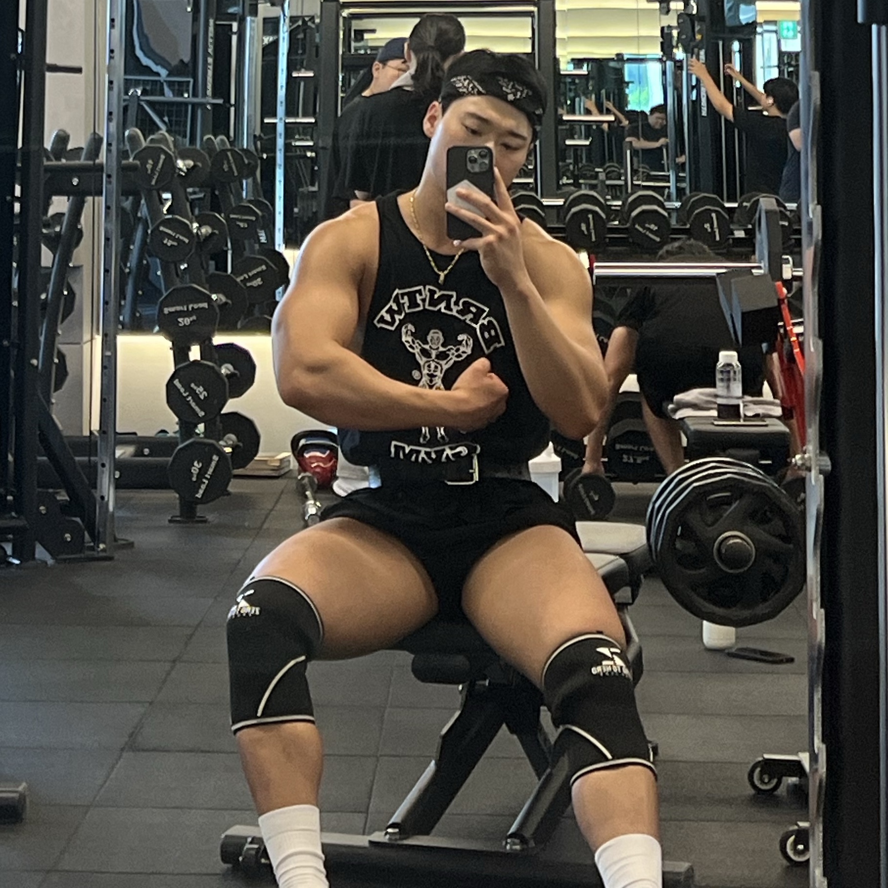 BORN TO WIN Raiseborn New Fit Sleeveless Black 착용 스타일