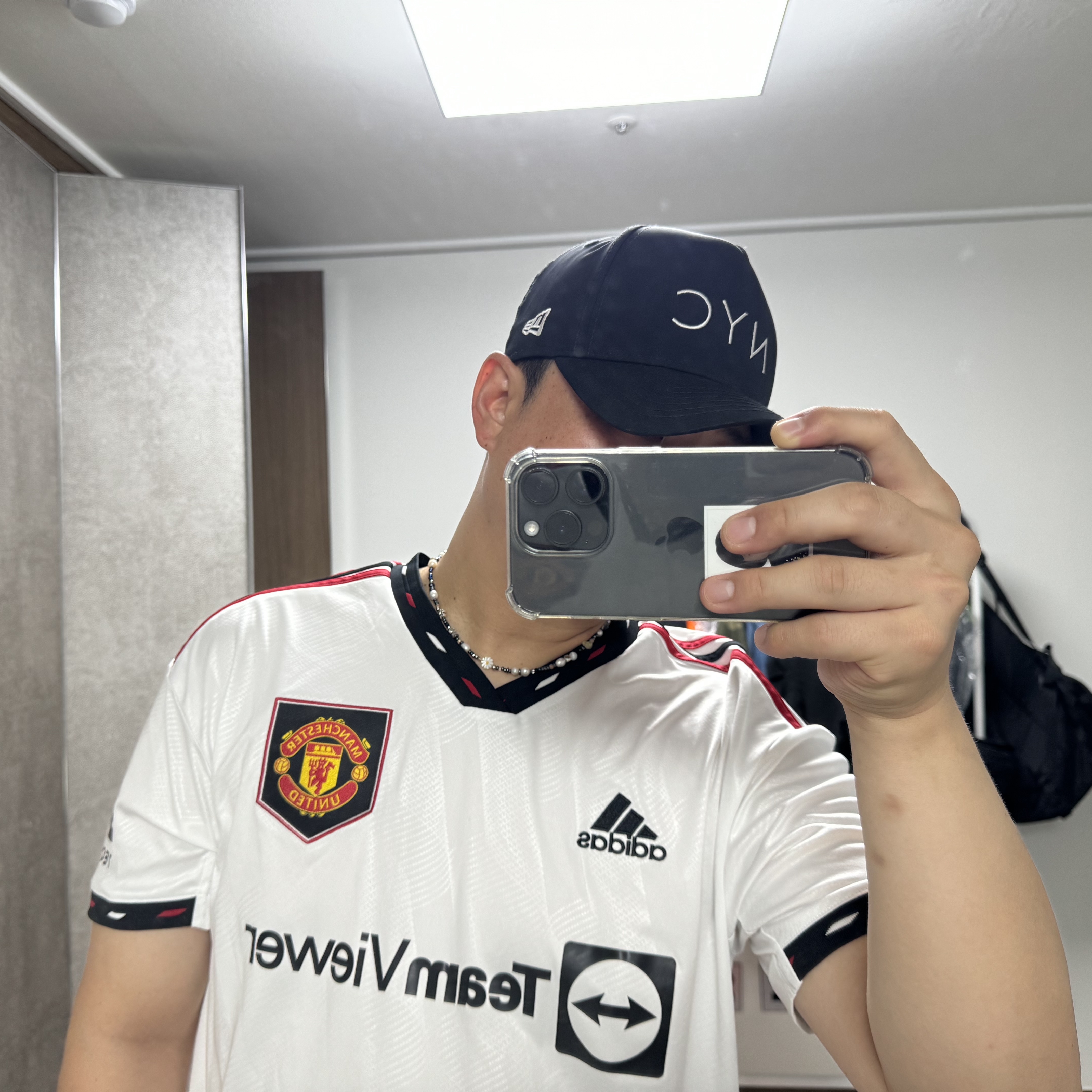 Adidas Manchester United 2022/23 Away Jersey White - US Sizing (Non Marking Ver.) 착용 스타일