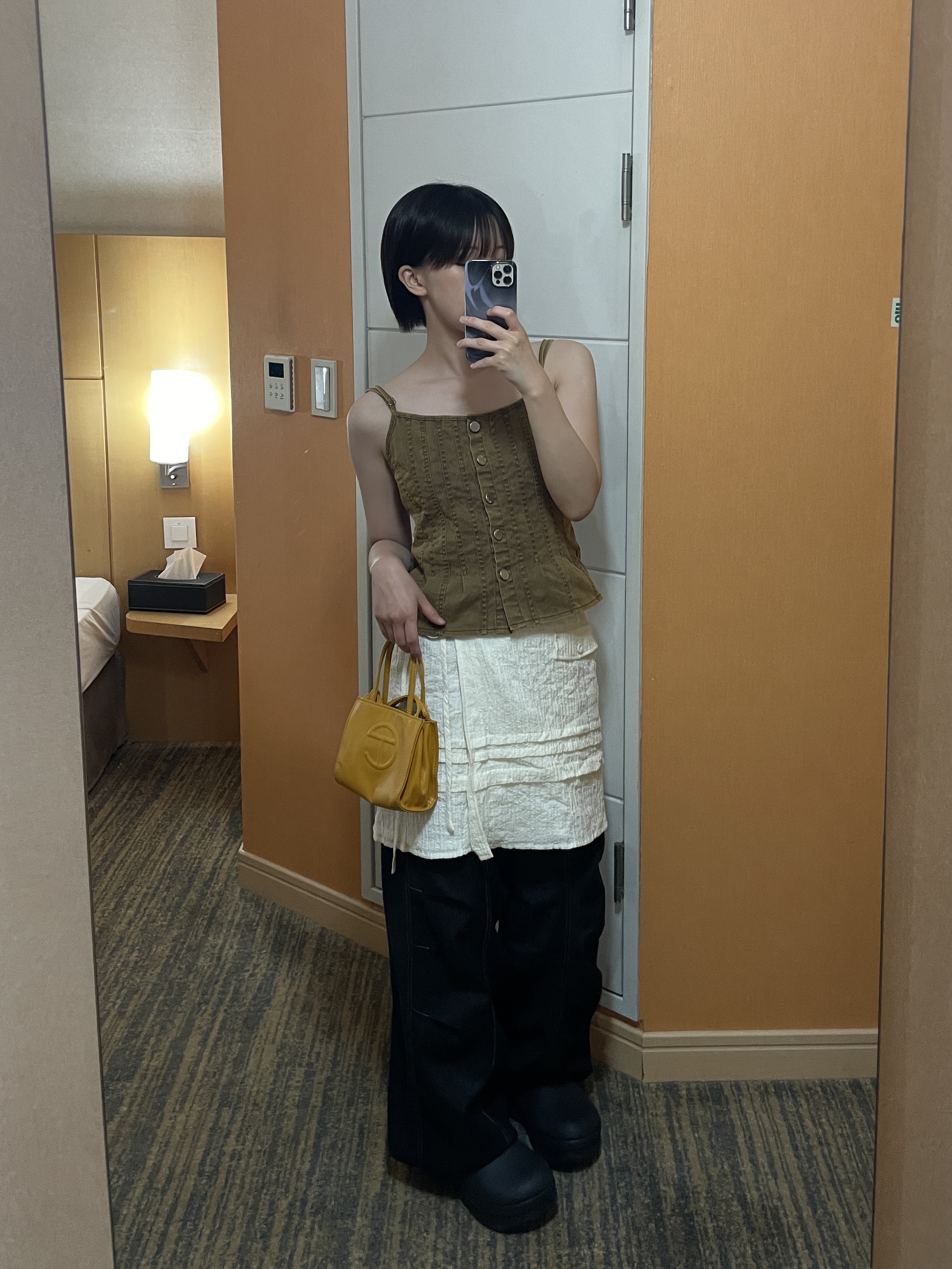 Telfar Small Shopping Bag Mustard, (W) Adidas Adifom Stan Smith Mule Core Black 착용 스타일