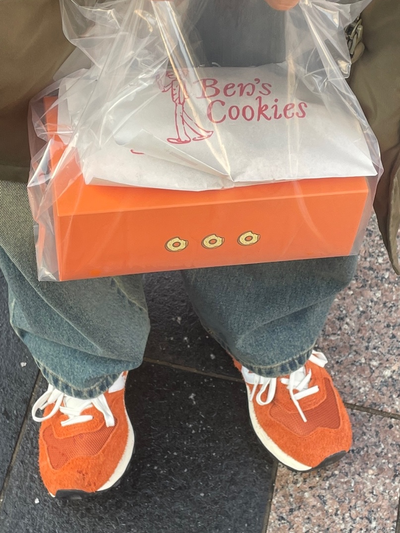 New Balance 574 Heritage Orange Burst White 착용 스타일