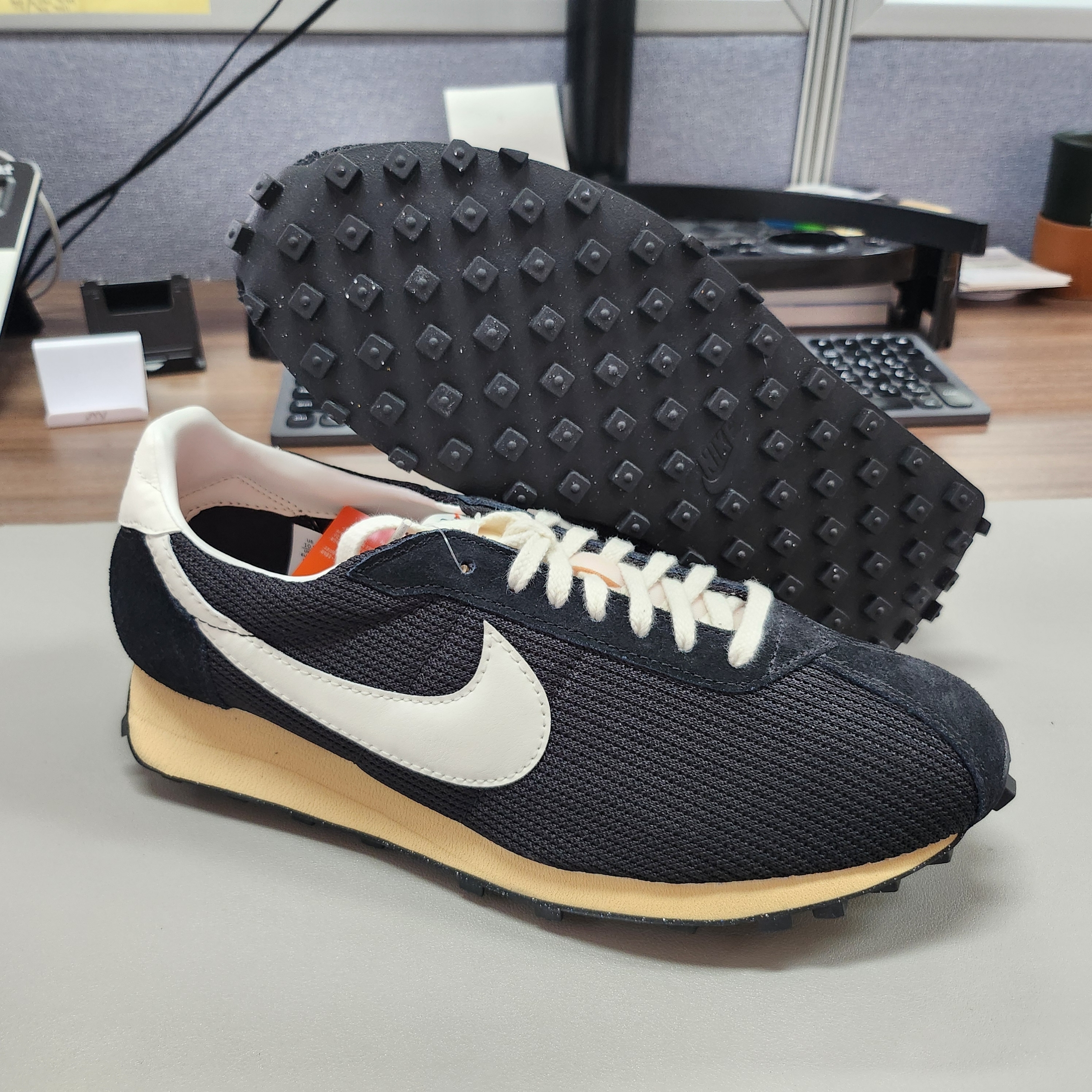 Nike LD-1000 SP Black and Sail 착용 스타일