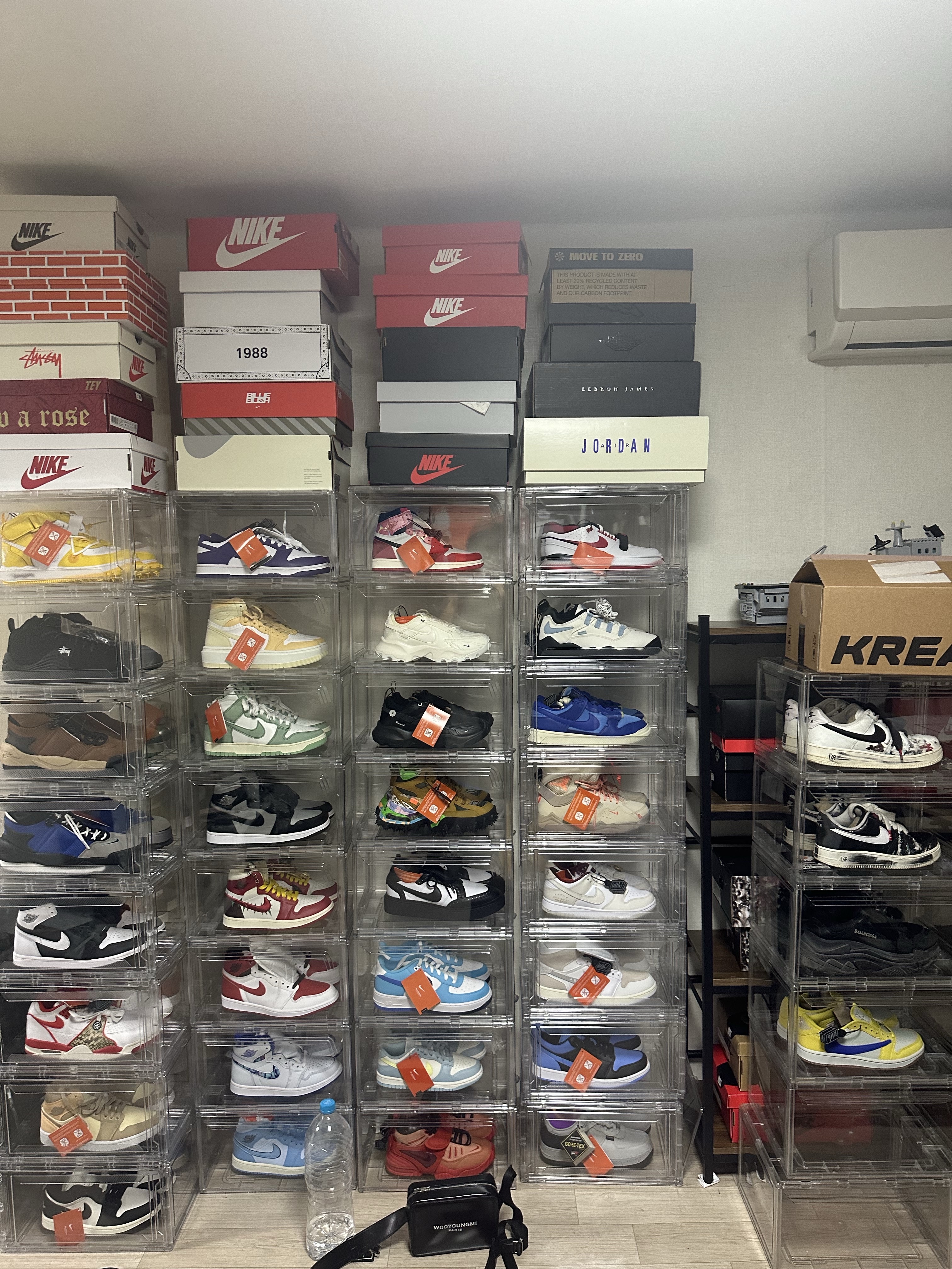 (W) Jordan 1 x Travis Scott Retro Low OG SP Canary 착용 스타일 - 1