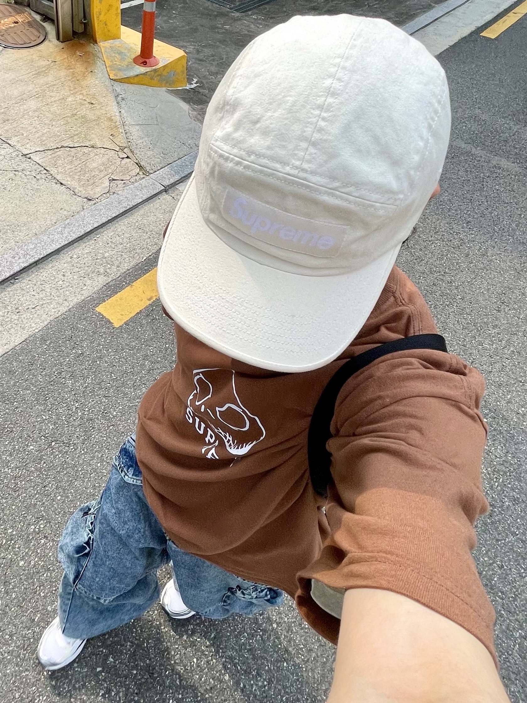 (W) Asics Gel-Kayano 14 White Midnight, Supreme Skeleton T-Shirt Brown - 23FW 착용 스타일 - 6