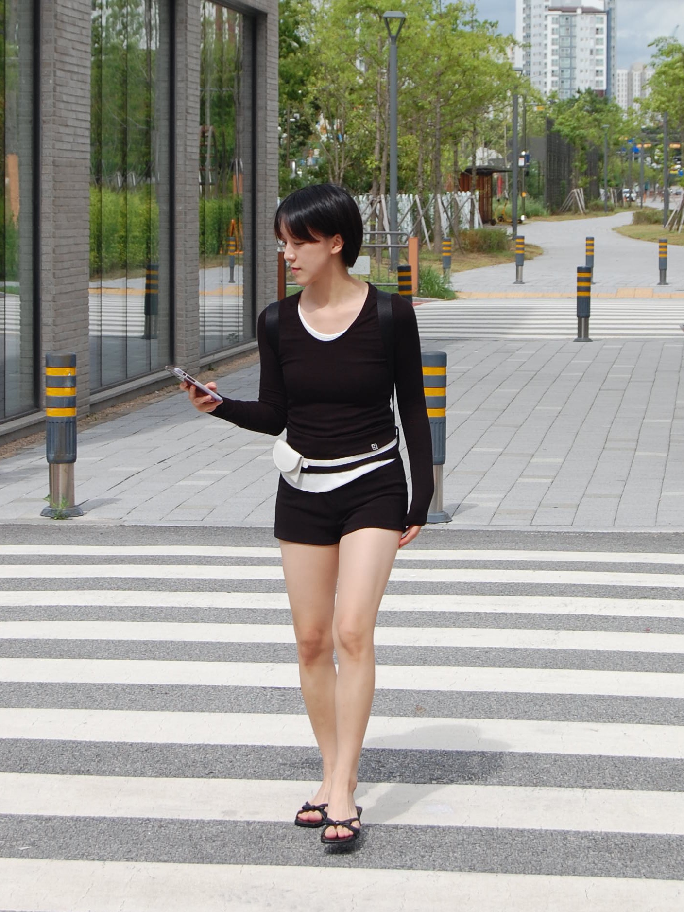 Prada Re-Nylon Small Backpack Black 착용 스타일