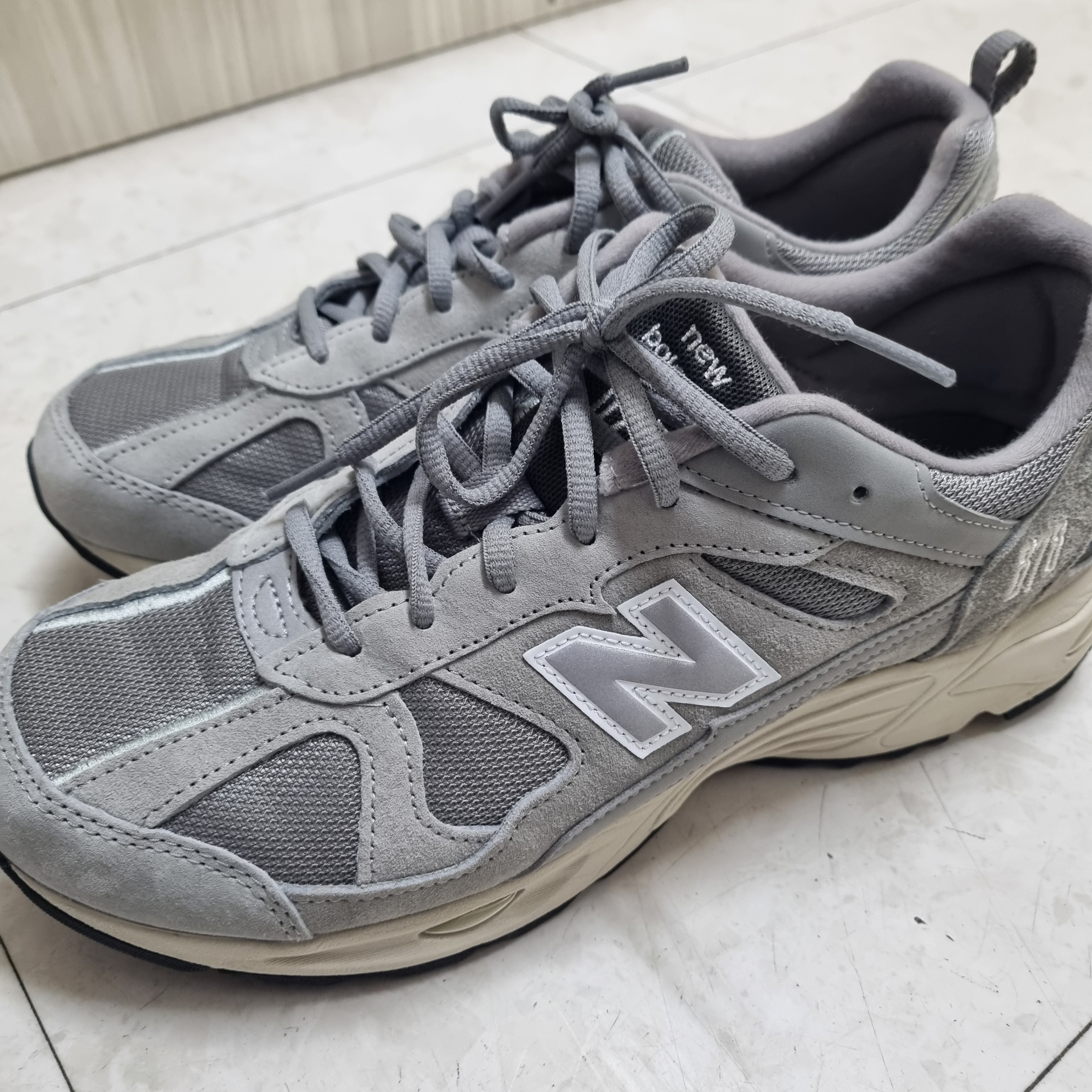 New Balance 878 Gray 착용 스타일 - 2