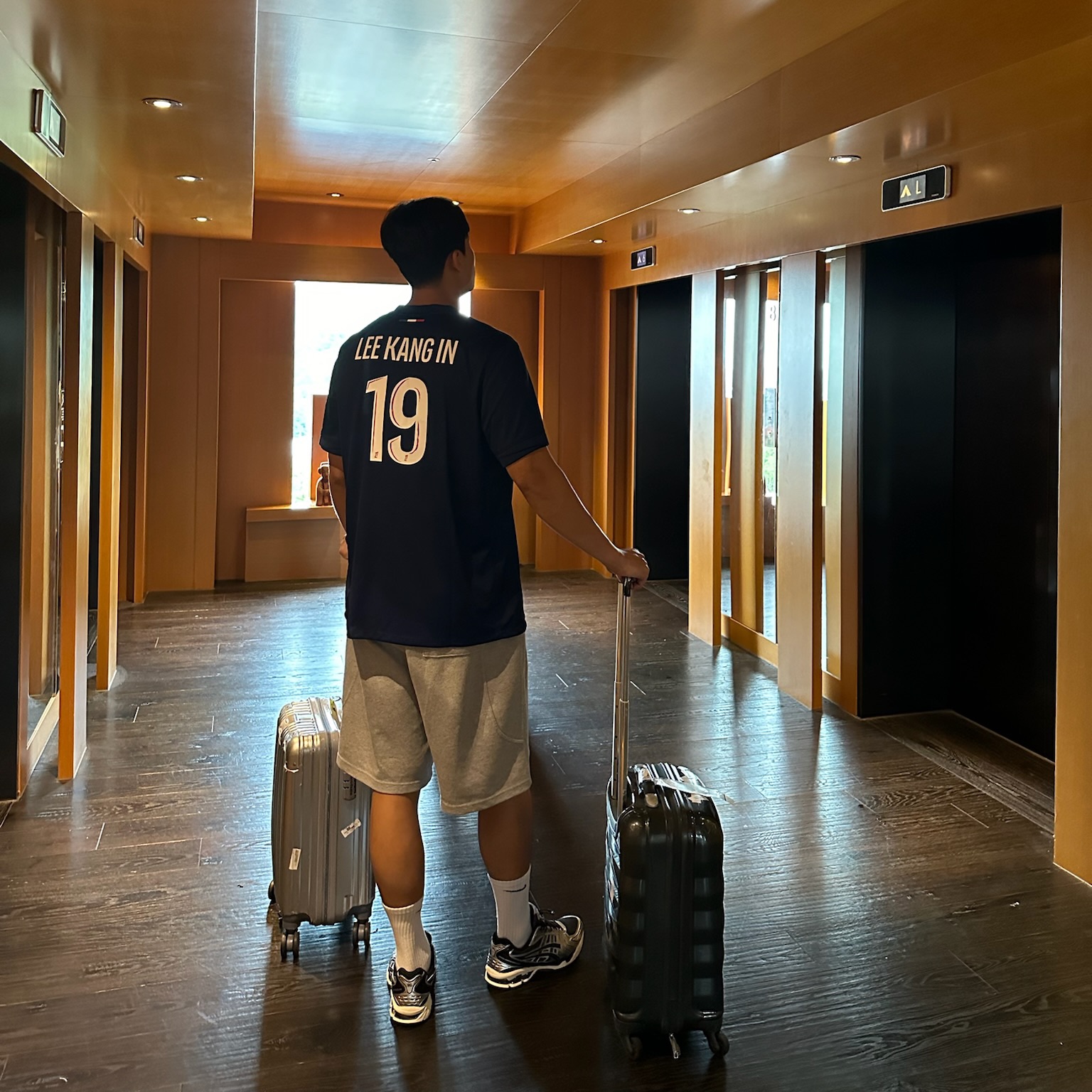 Asics Unlimited Gel-Kayano 14 Carrier Grey Black, Nike Paris Saint-Germain 2024/25 Dri-Fit Stadium Home Replica Jersey Midnight Navy (Non Marking Ver.) 착용 스타일 - 4