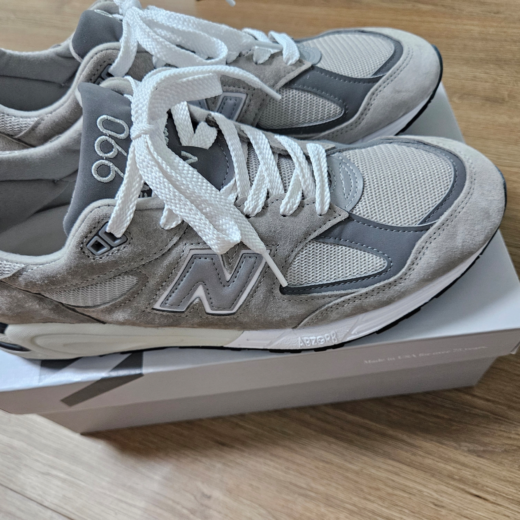 New Balance 990v2 Made in USA Grey 착용 스타일