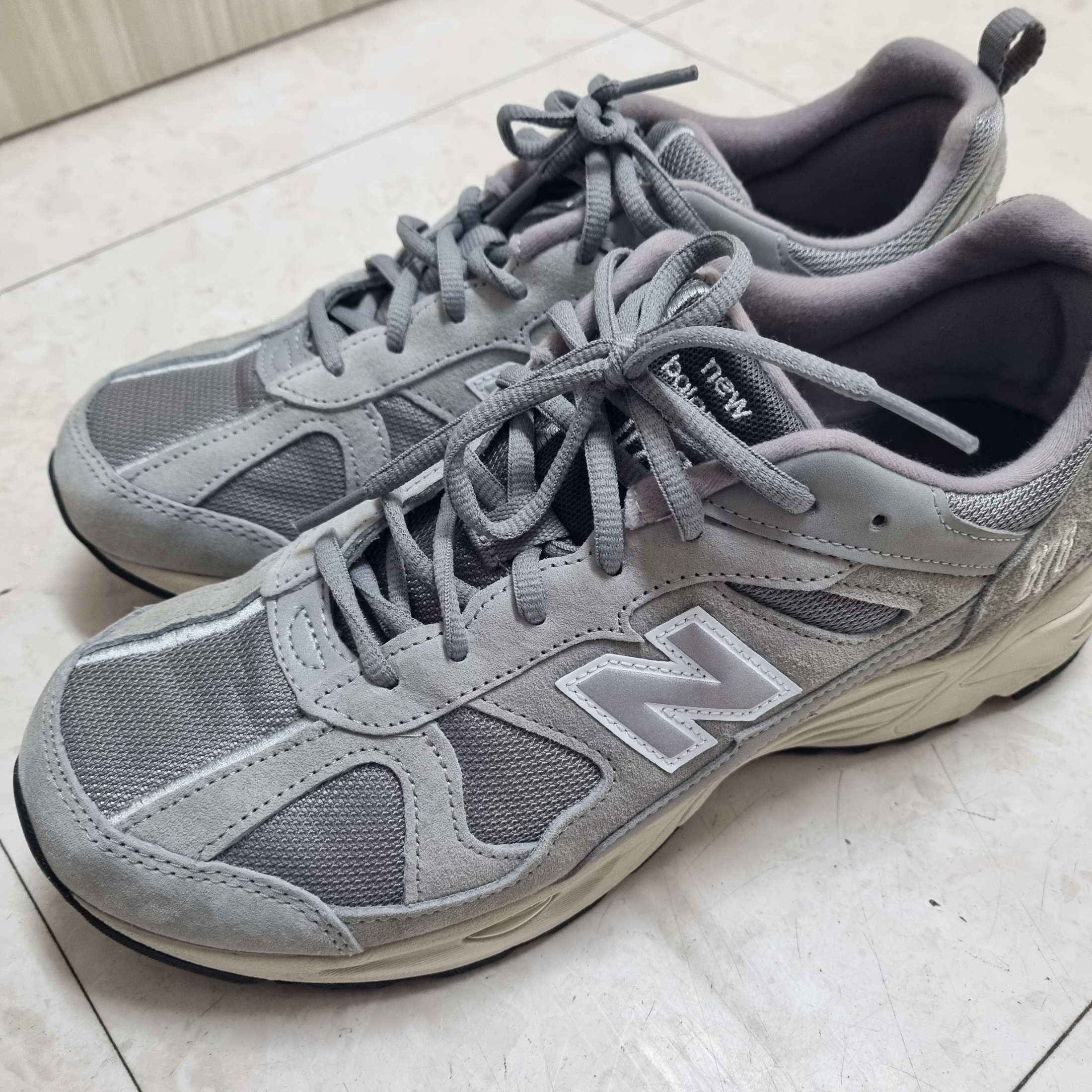 New Balance 878 Gray 착용 스타일