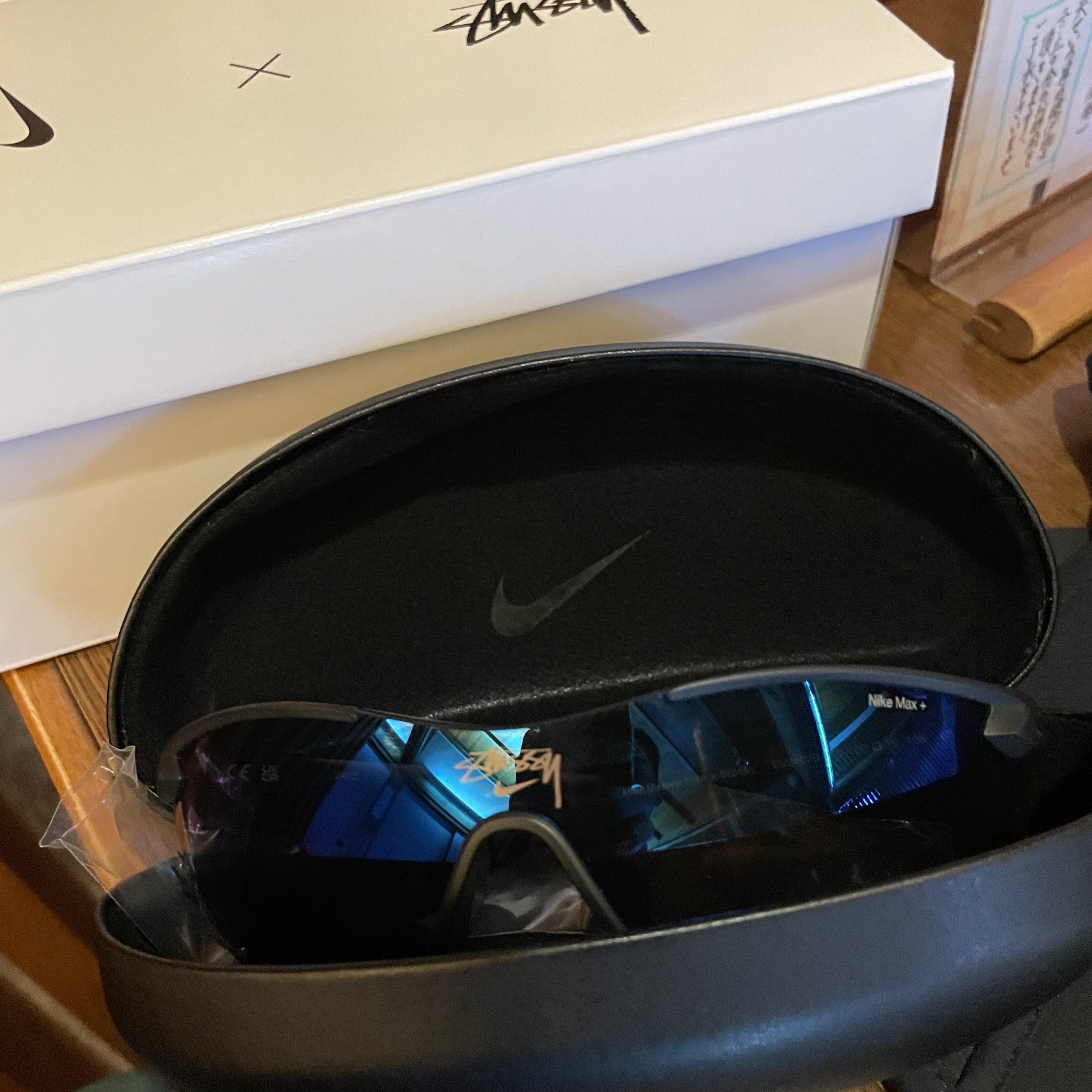 Nike x Stussy Victory Elite Sunglasses Black 착용 스타일 - 2