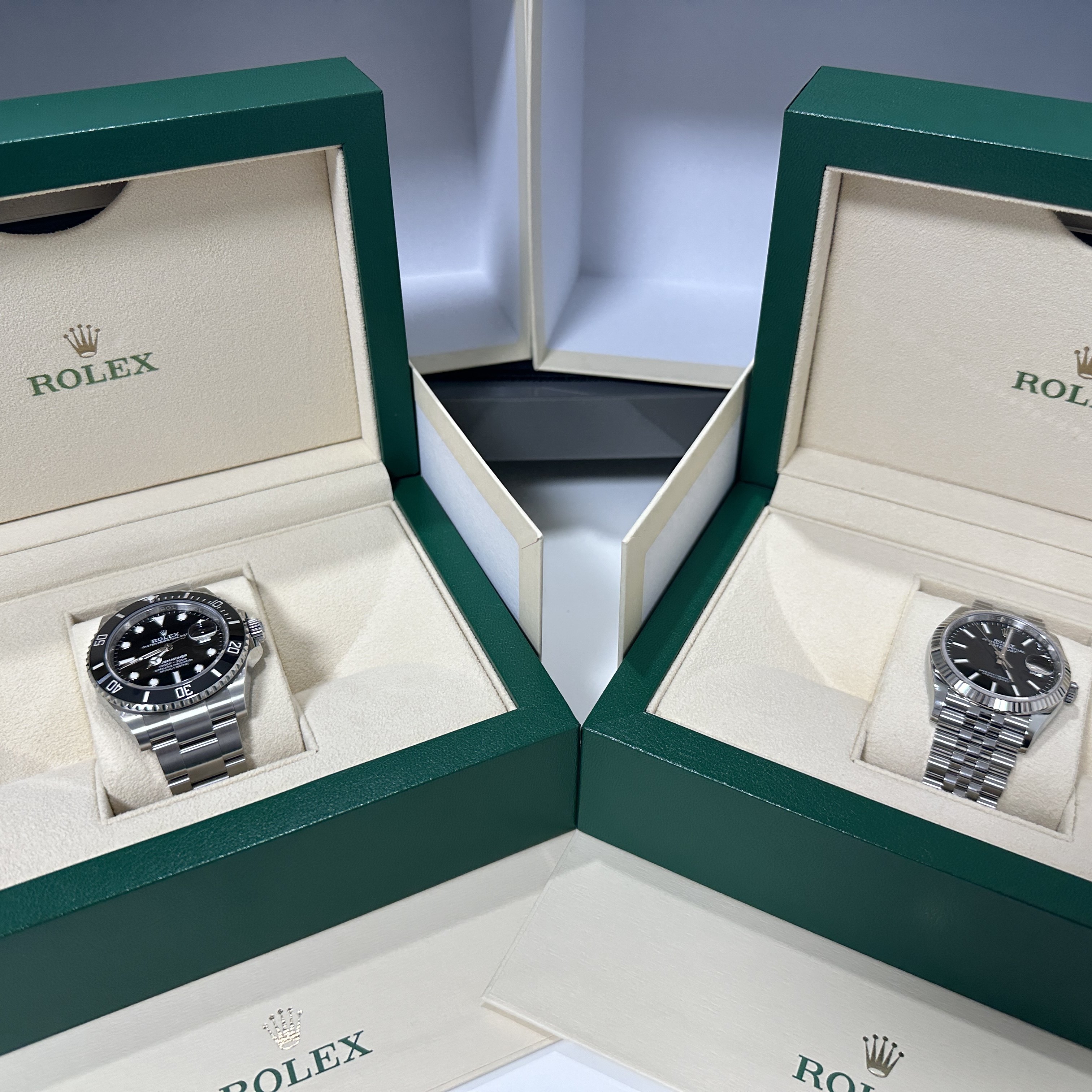 Rolex Submariner Date 41mm 126610LN Black Oyster, Rolex Datejust 36mm 126234 Bright Black Jubilee 착용 스타일