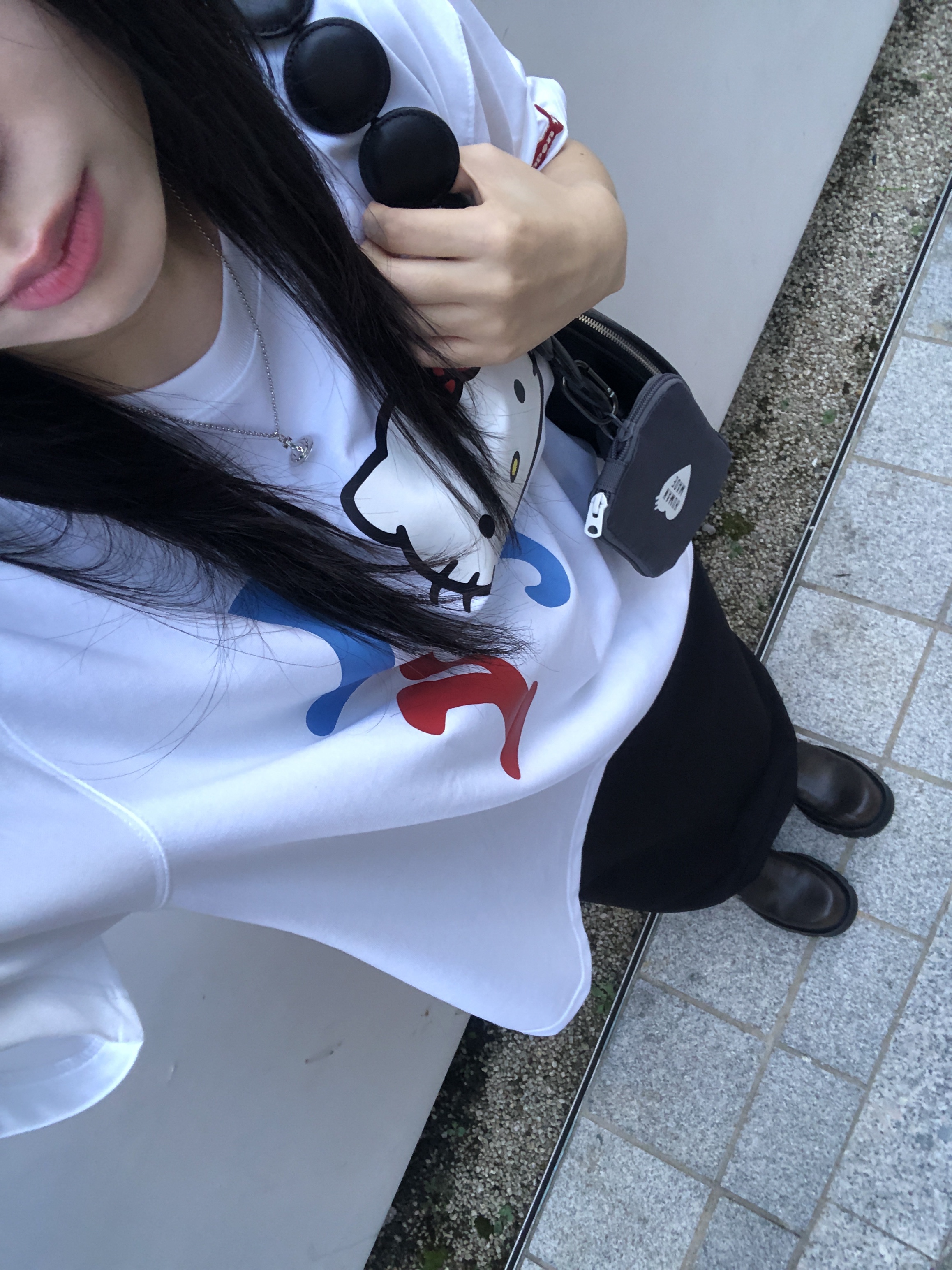 Open Yy x Hello Kitty T-Shirt White, Human Made Travel Case Small Gray 착용 스타일 - 2