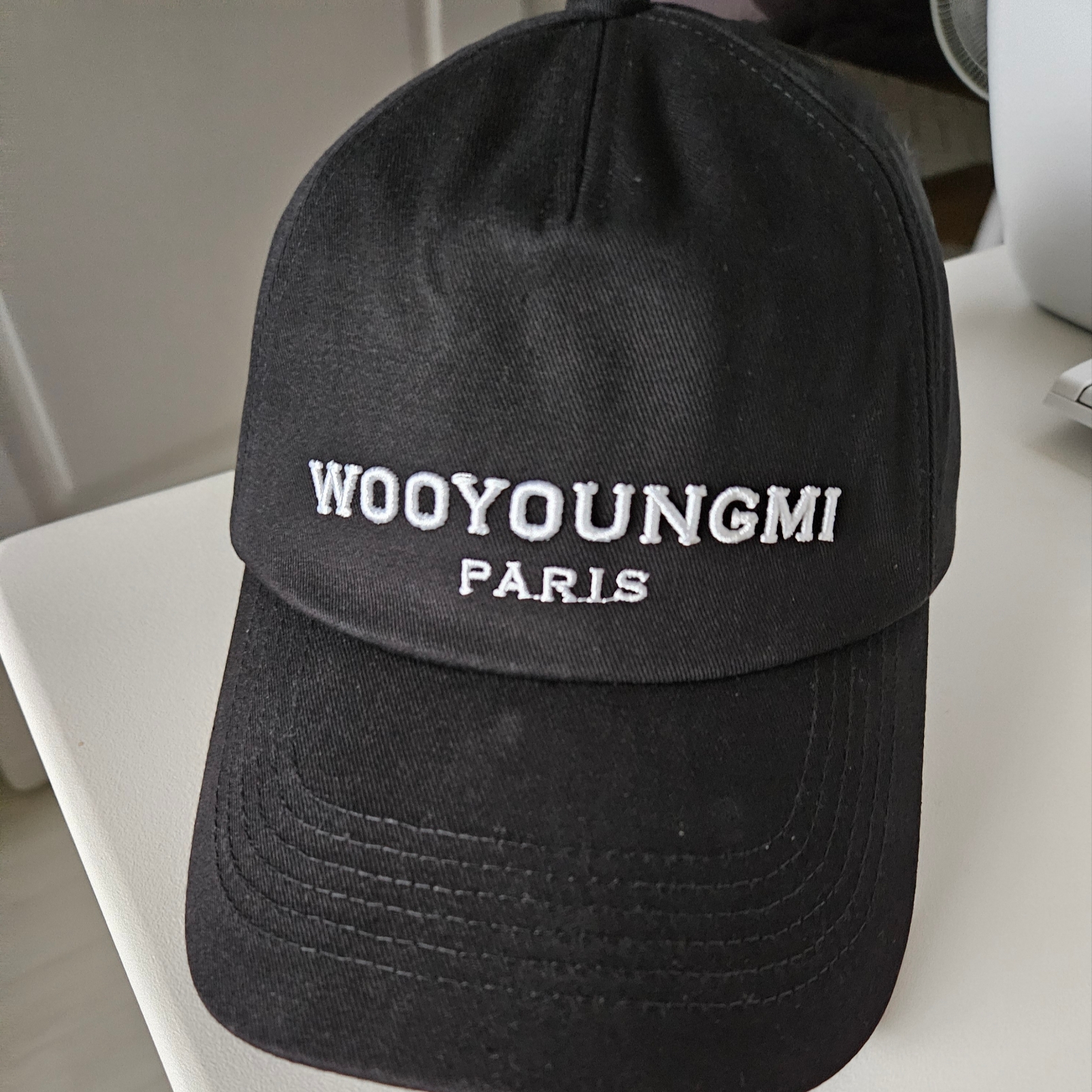 Wooyoungmi Embroidered Ball Cap Black 착용 스타일