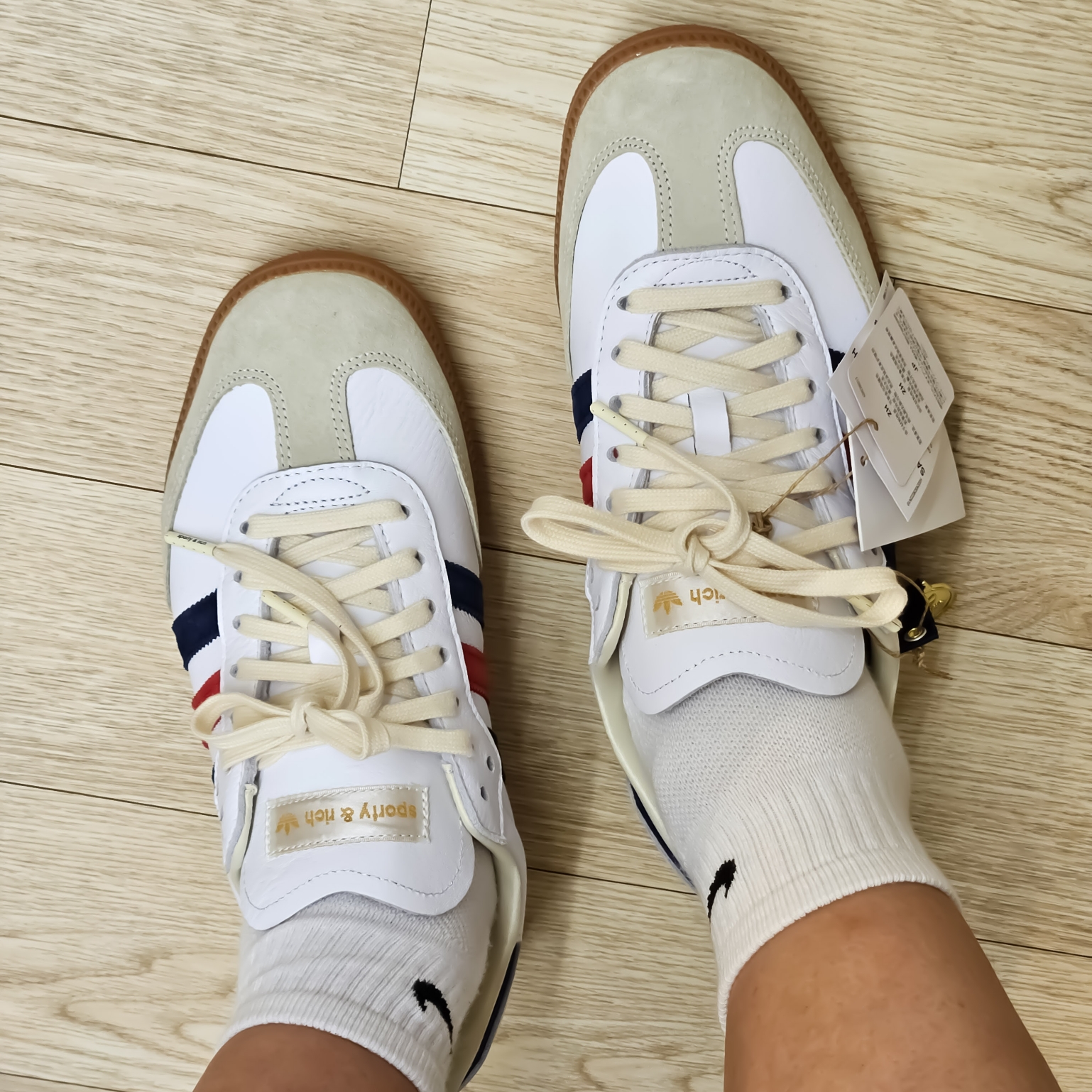 Adidas x Sporty & Rich Samba OG Cloud White Night Indigo 착용 스타일 - 2