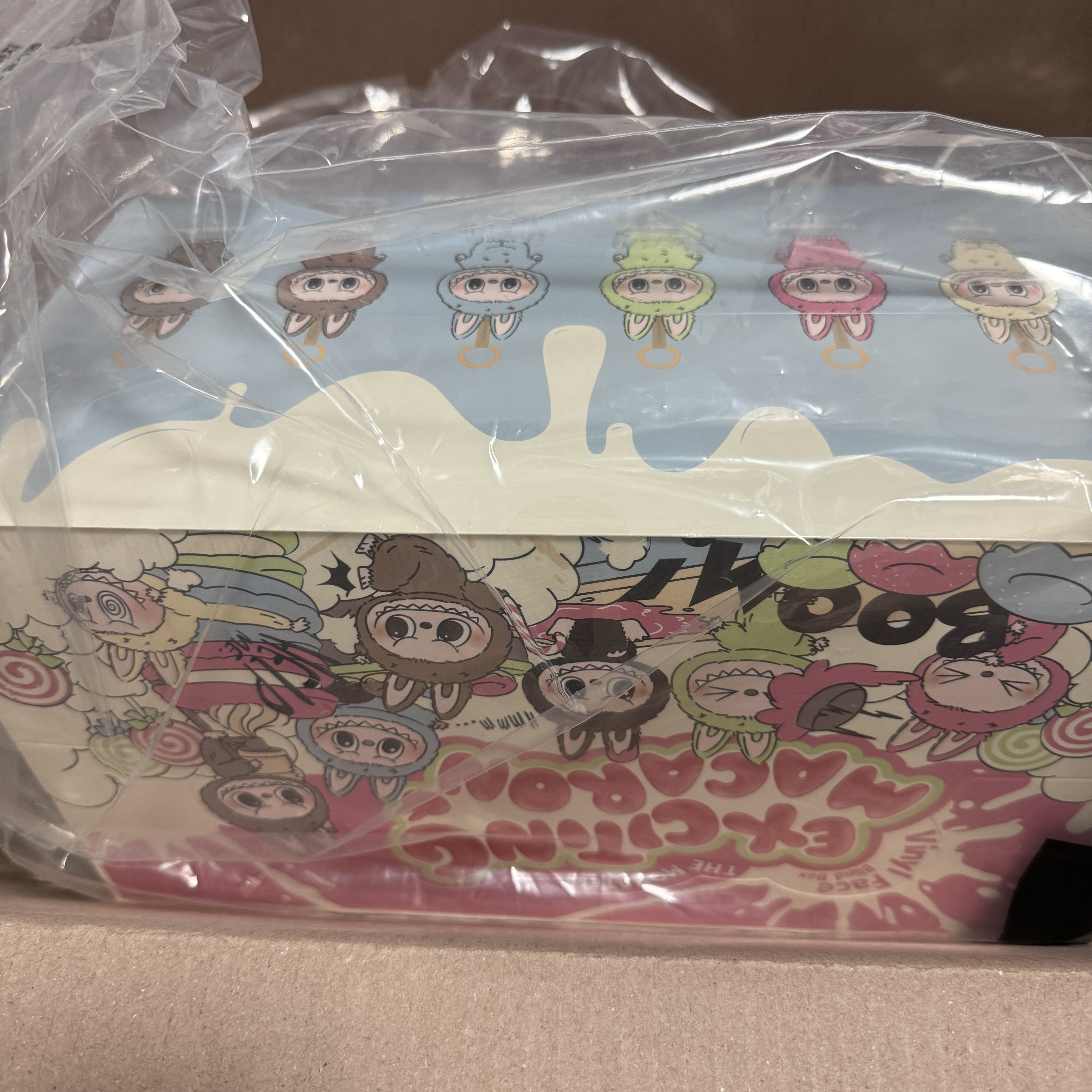 Pop Mart The Monsters Labubu Tasty Macarons Series Sealed Case (6 Blind Boxes) 착용 스타일 - 3