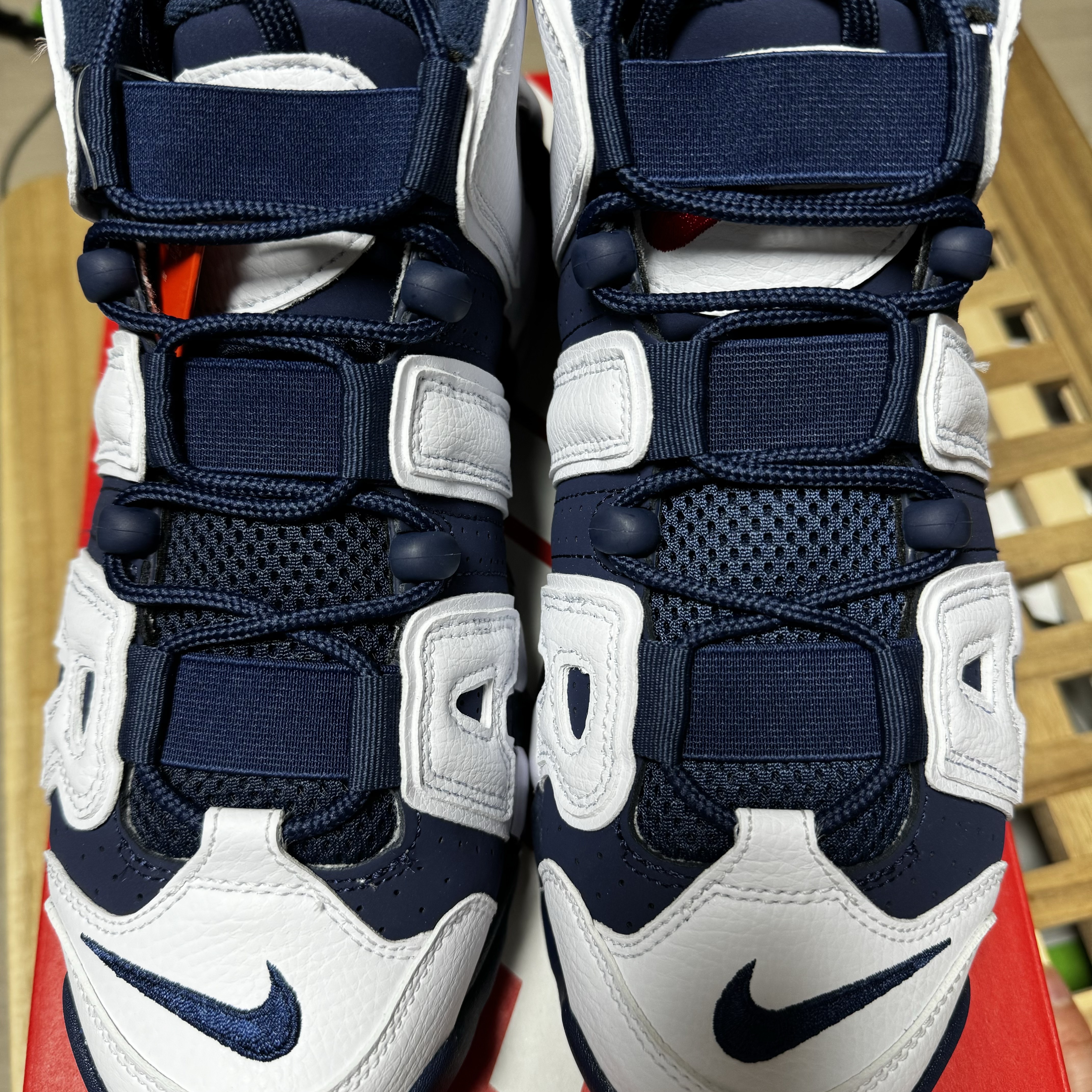 Nike Air More Uptempo 96 White Midnight Navy 착용 스타일 - 4