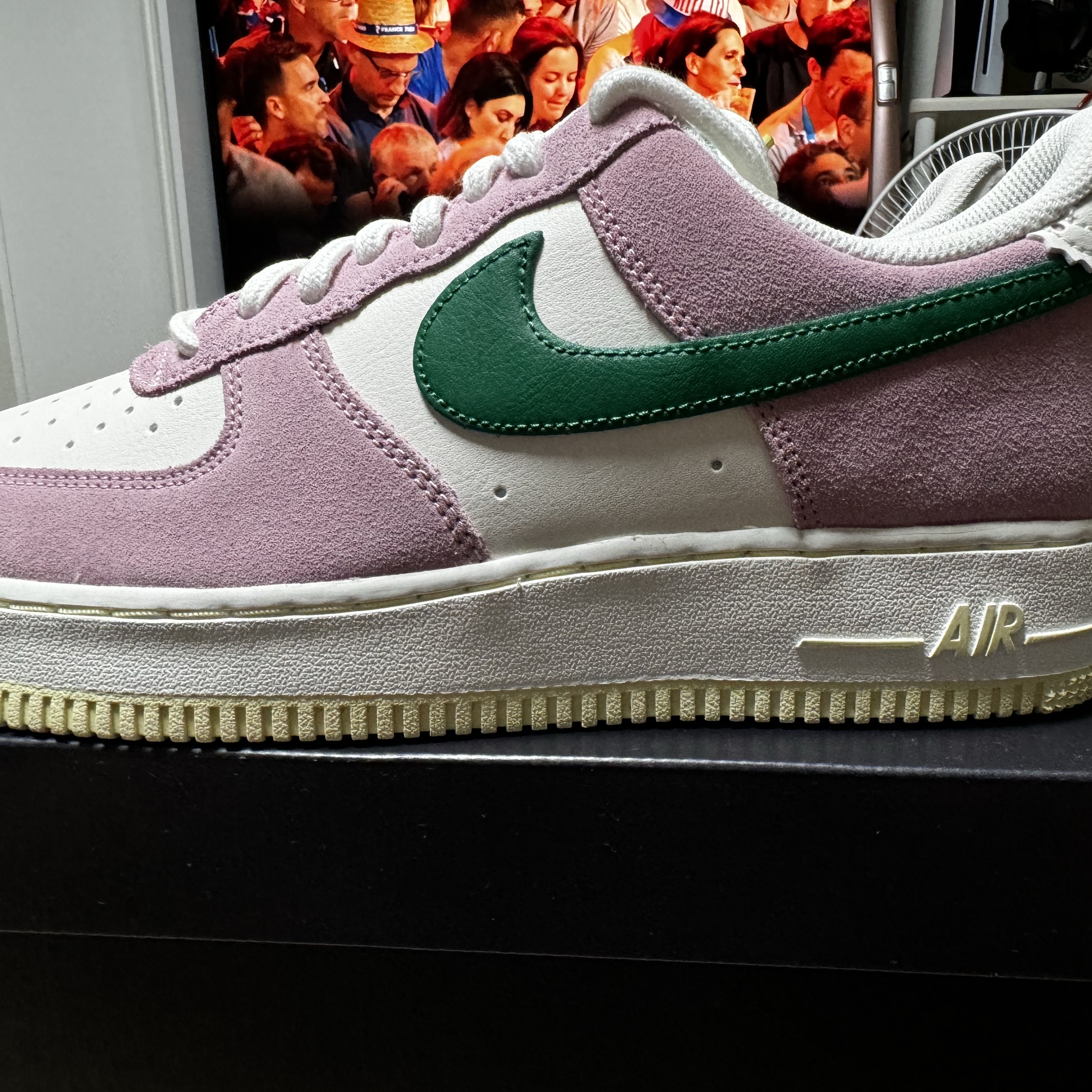 Nike Air Force 1 '07 Sail Medium Soft Pink 착용 스타일 - 2