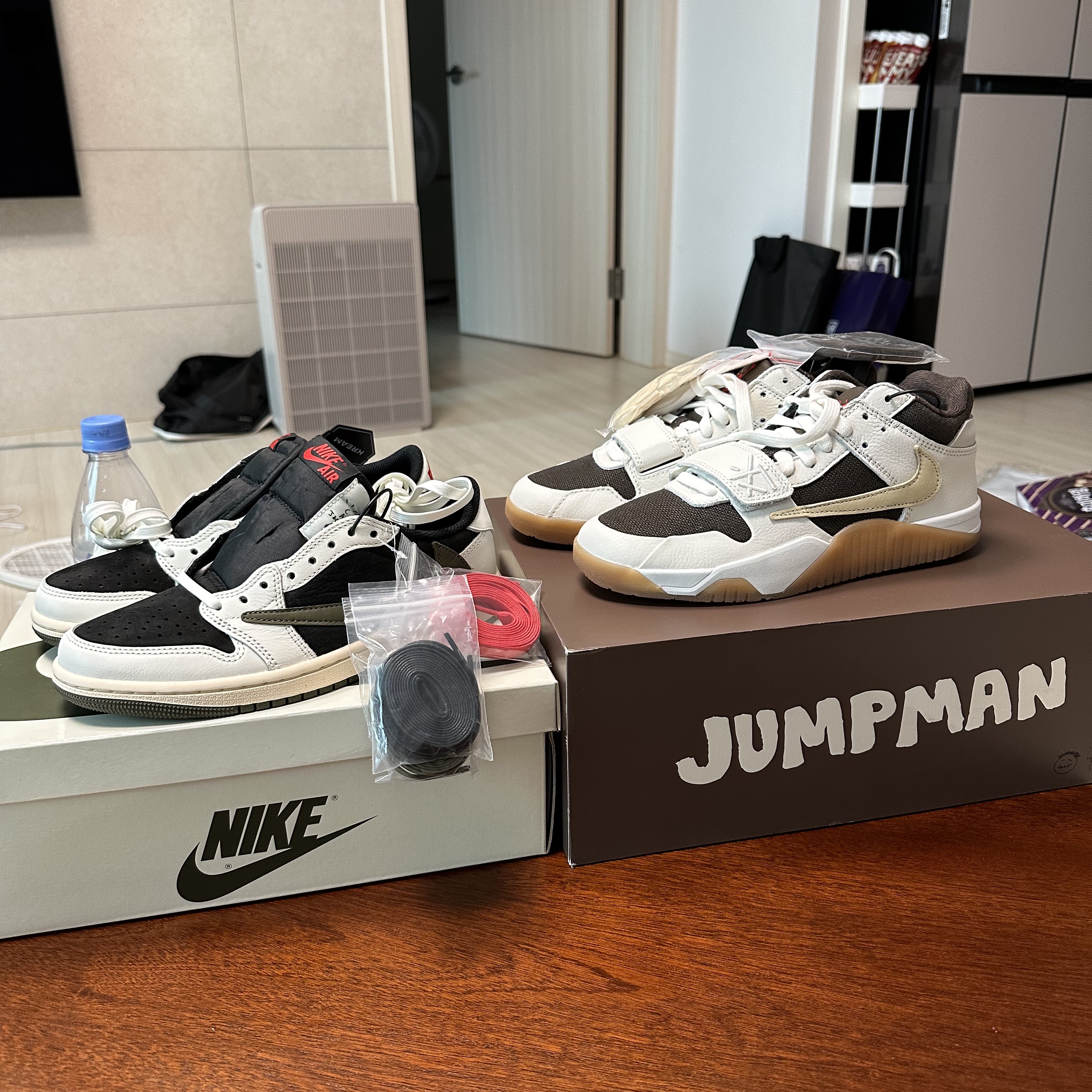 Jordan x Travis Scott Jumpman Jack TR Sail and Dark Mocha 착용 스타일