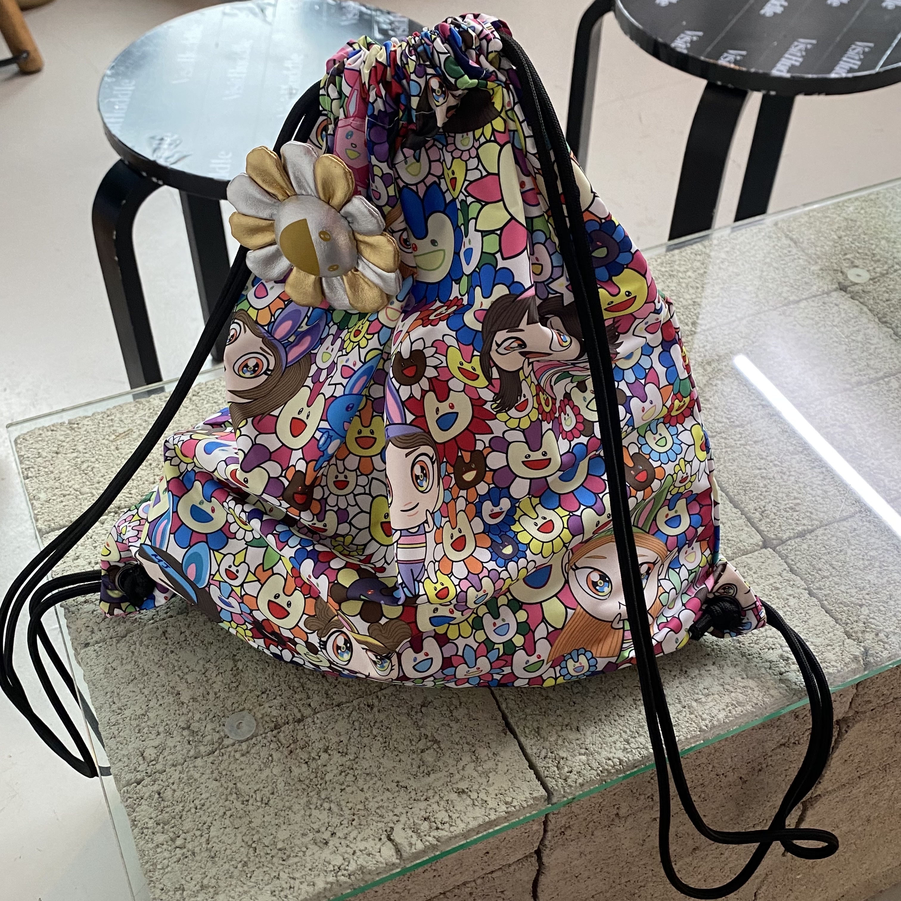 NewJeans Supernatural NJ x Murakami Drawstring Bag Ver. 착용 스타일