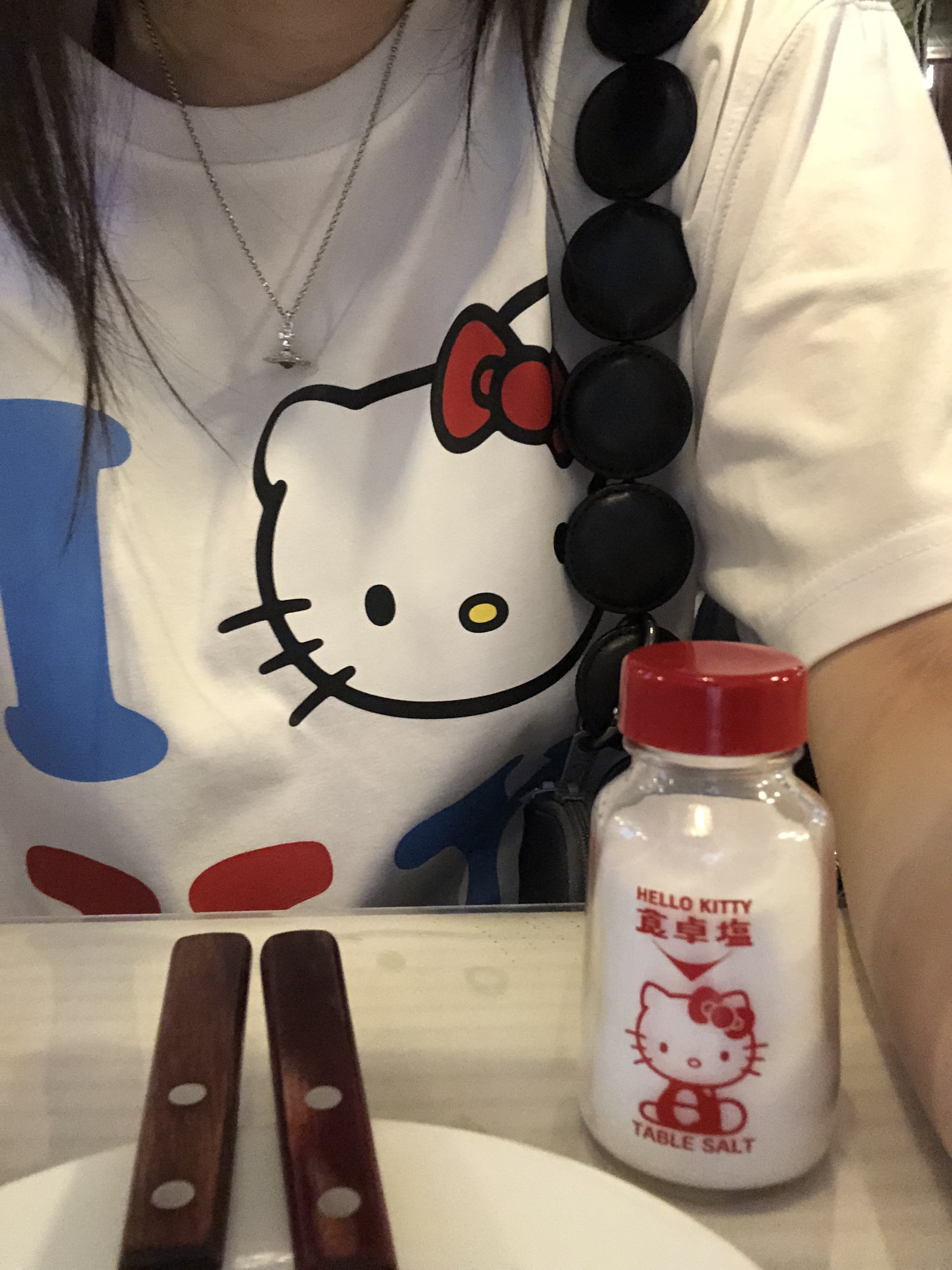 Open Yy x Hello Kitty T-Shirt White, Human Made Travel Case Small Gray 착용 스타일 - 4