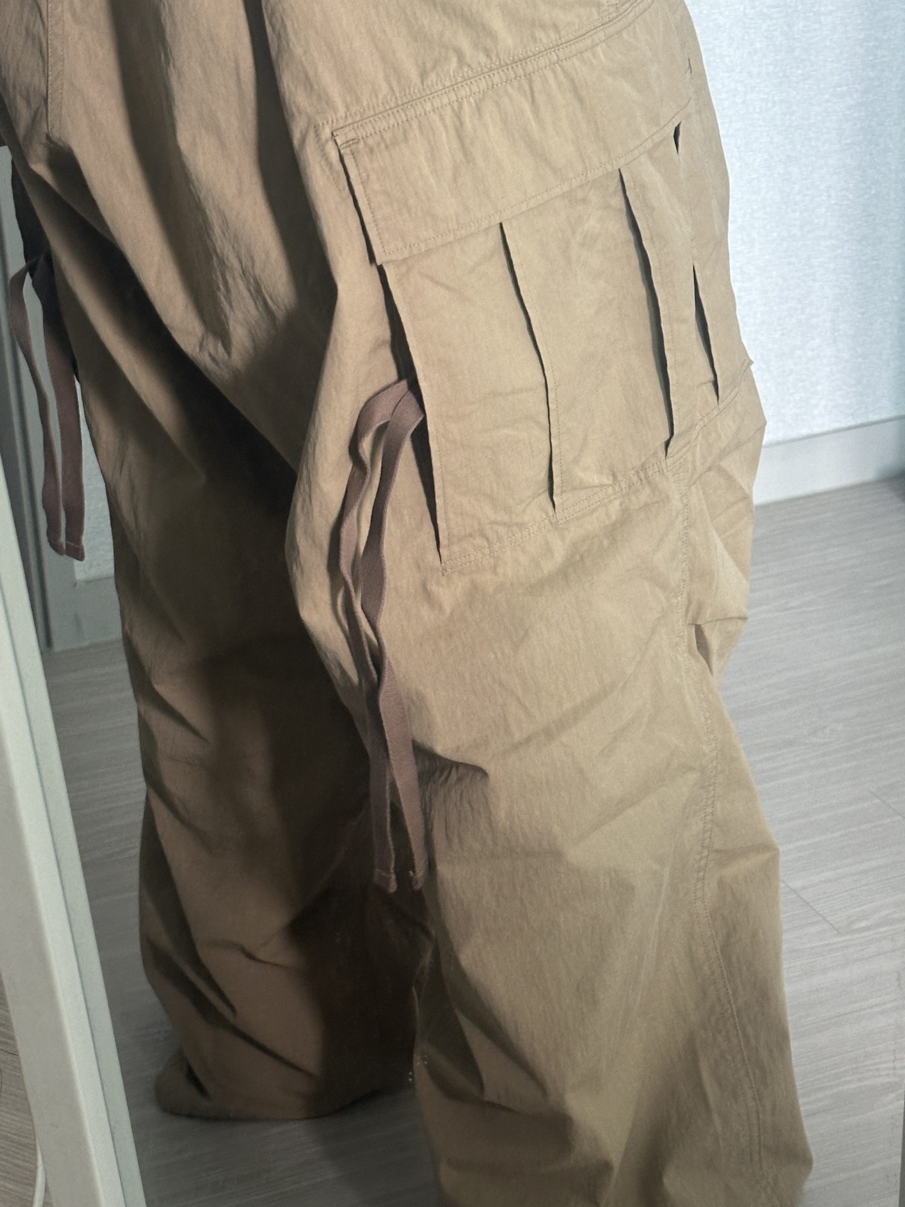 Kapital Ripstop Jumbo Cargo Pants Beige 착용 스타일 - 2