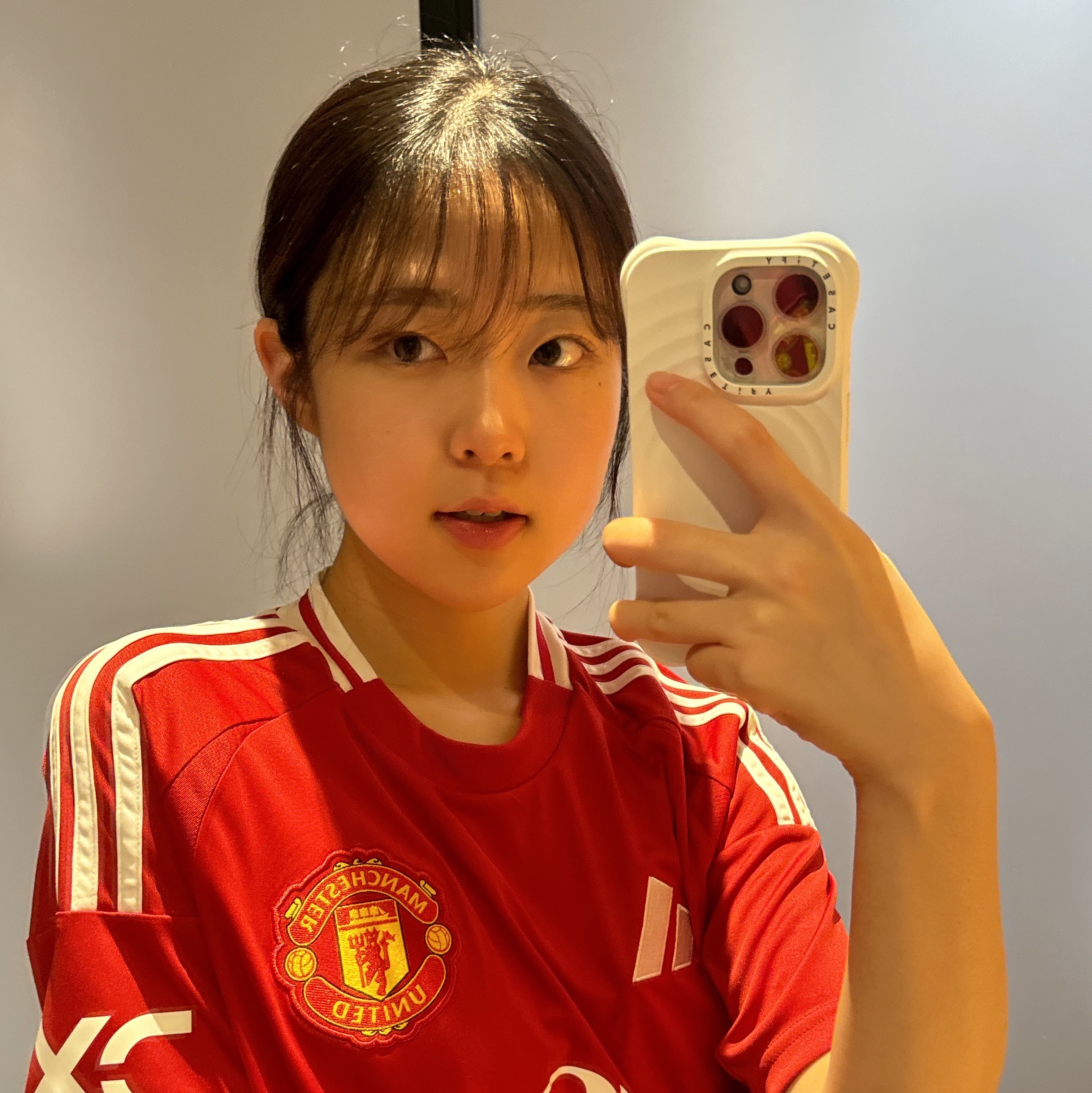 Adidas Manchester United 2024/25 Home Jersey Manchester United FC Red - KR Sizing (Non Marking Ver.), Casetify iPhone MagSafe Ripple Case White 착용 스타일 - 2
